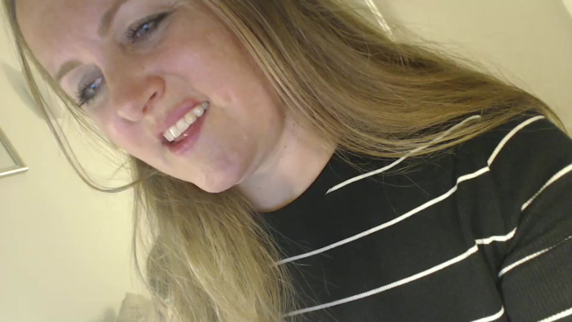 Gallery image thumbnail from JustLily's myfreecams stream on, 07/03/2024, 19:43 image 14 of 20