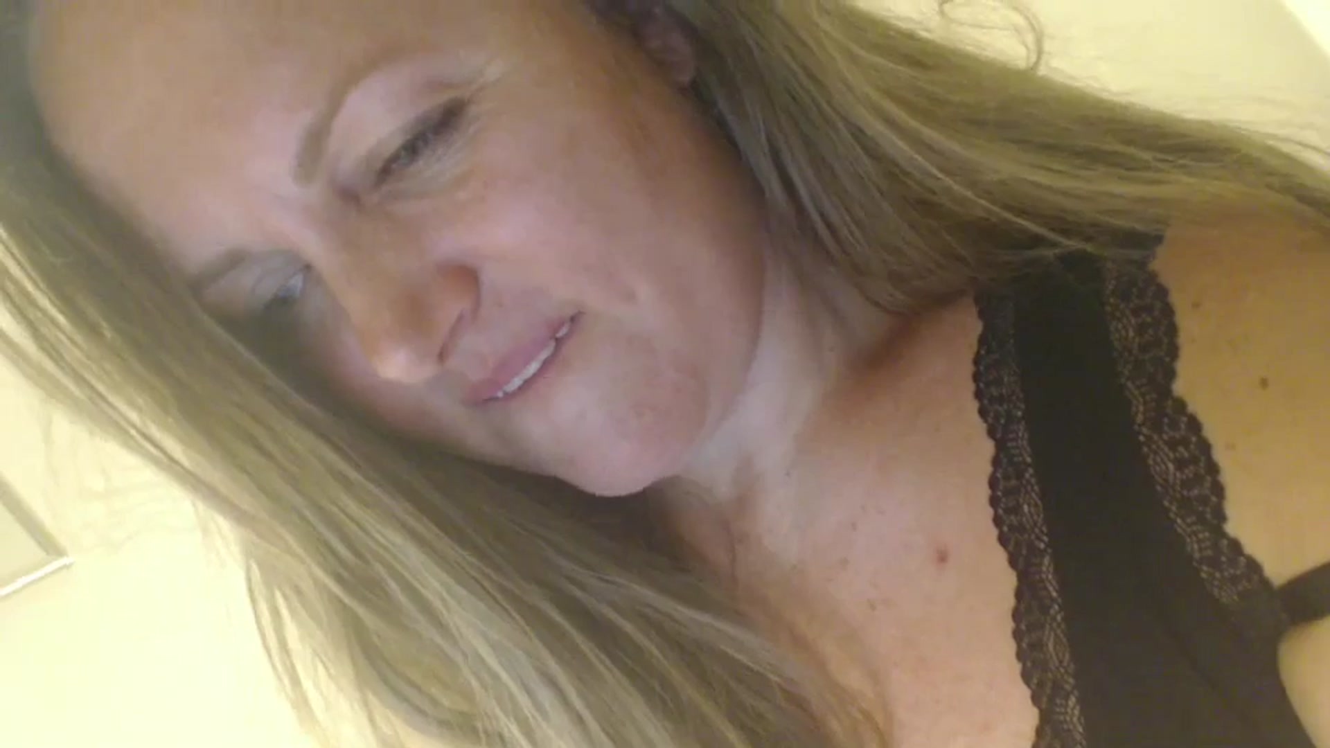 Gallery image thumbnail from JustLily's myfreecams stream on, 07/08/2024, 22:21 image 8 of 20