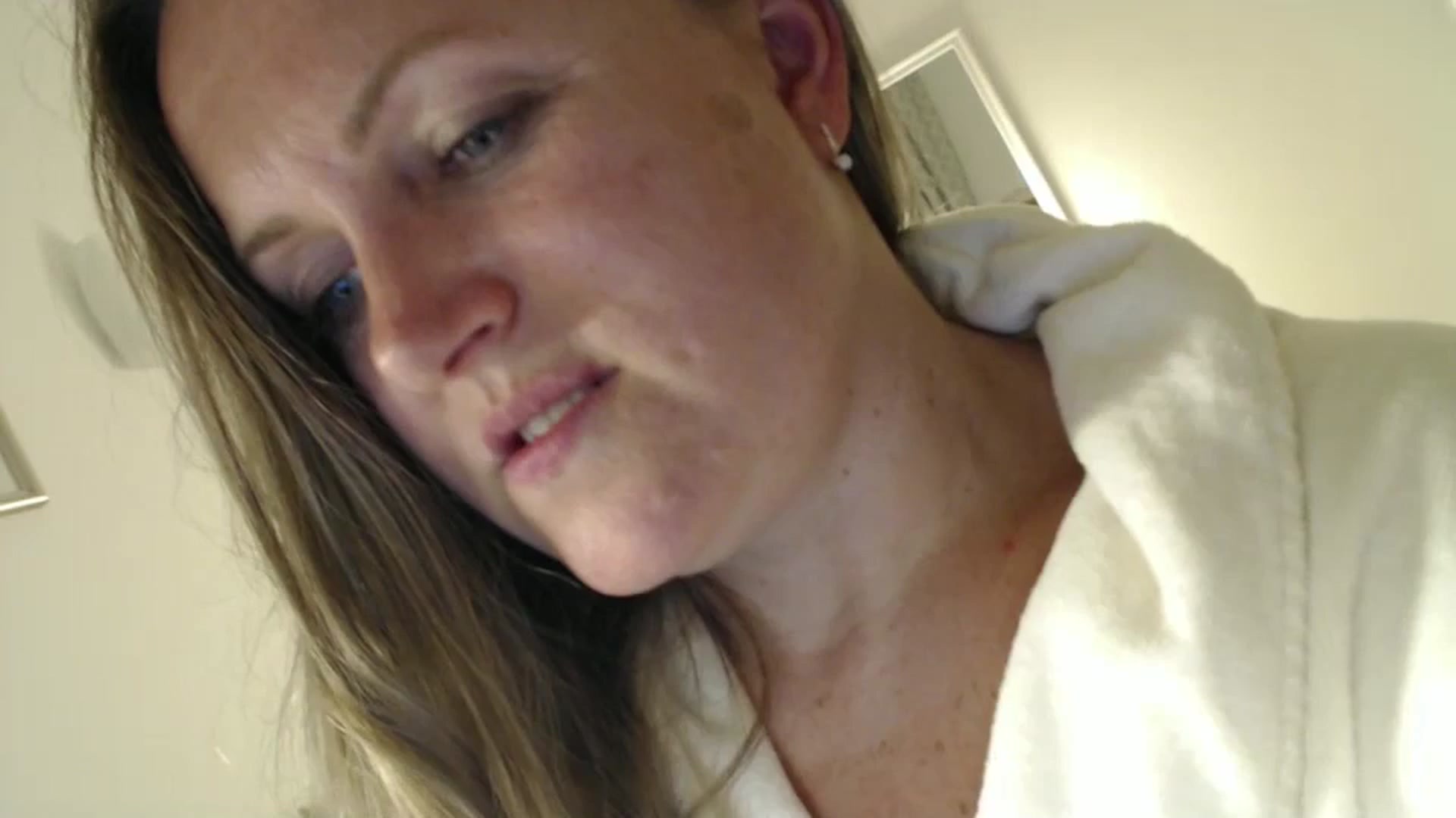 Gallery image thumbnail from JustLily's myfreecams stream on, 07/26/2024, 22:15 image 10 of 20