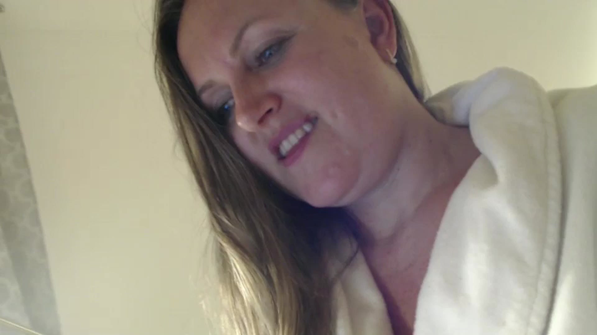 Gallery image thumbnail from JustLily's myfreecams stream on, 07/26/2024, 22:15 image 8 of 20