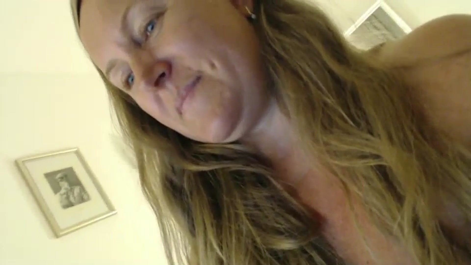 Gallery image thumbnail from JustLily's myfreecams stream on, 08/16/2024, 22:49 image 15 of 20