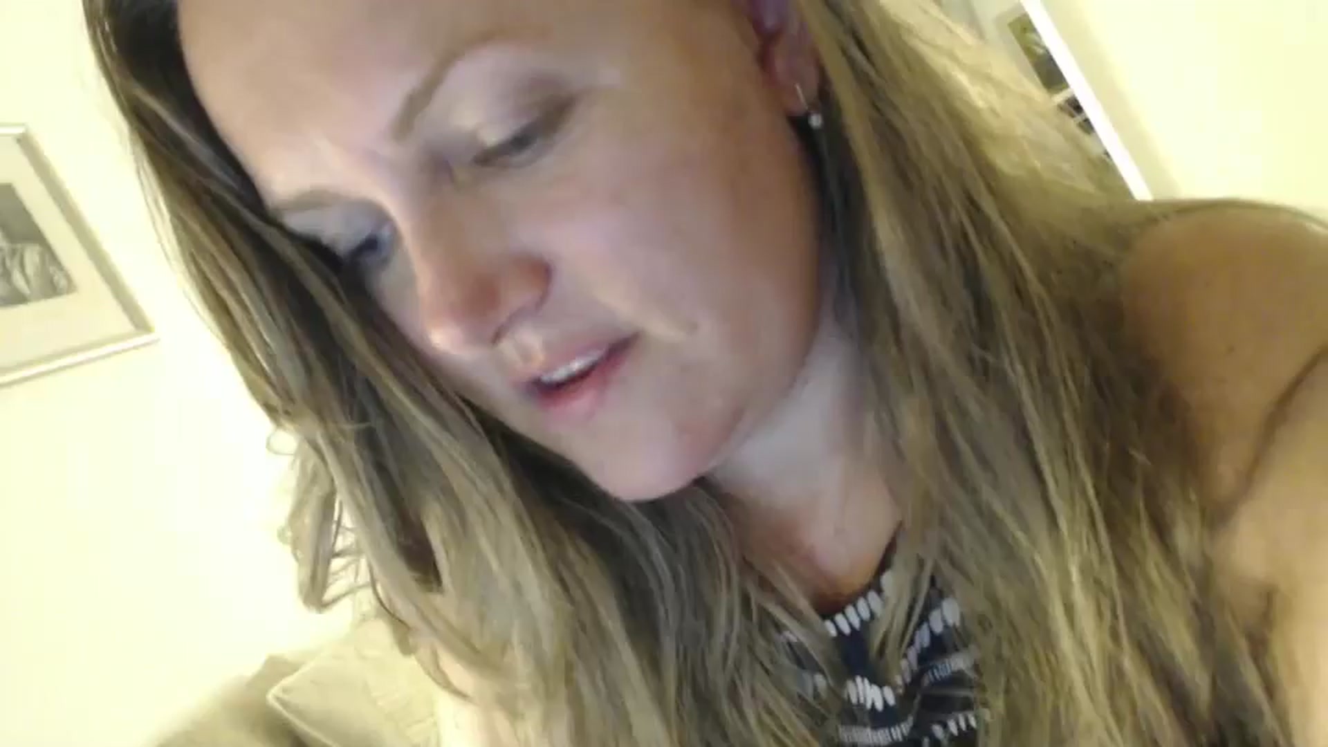 Gallery image thumbnail from JustLily's myfreecams stream on, 08/28/2024, 21:11 image 2 of 20
