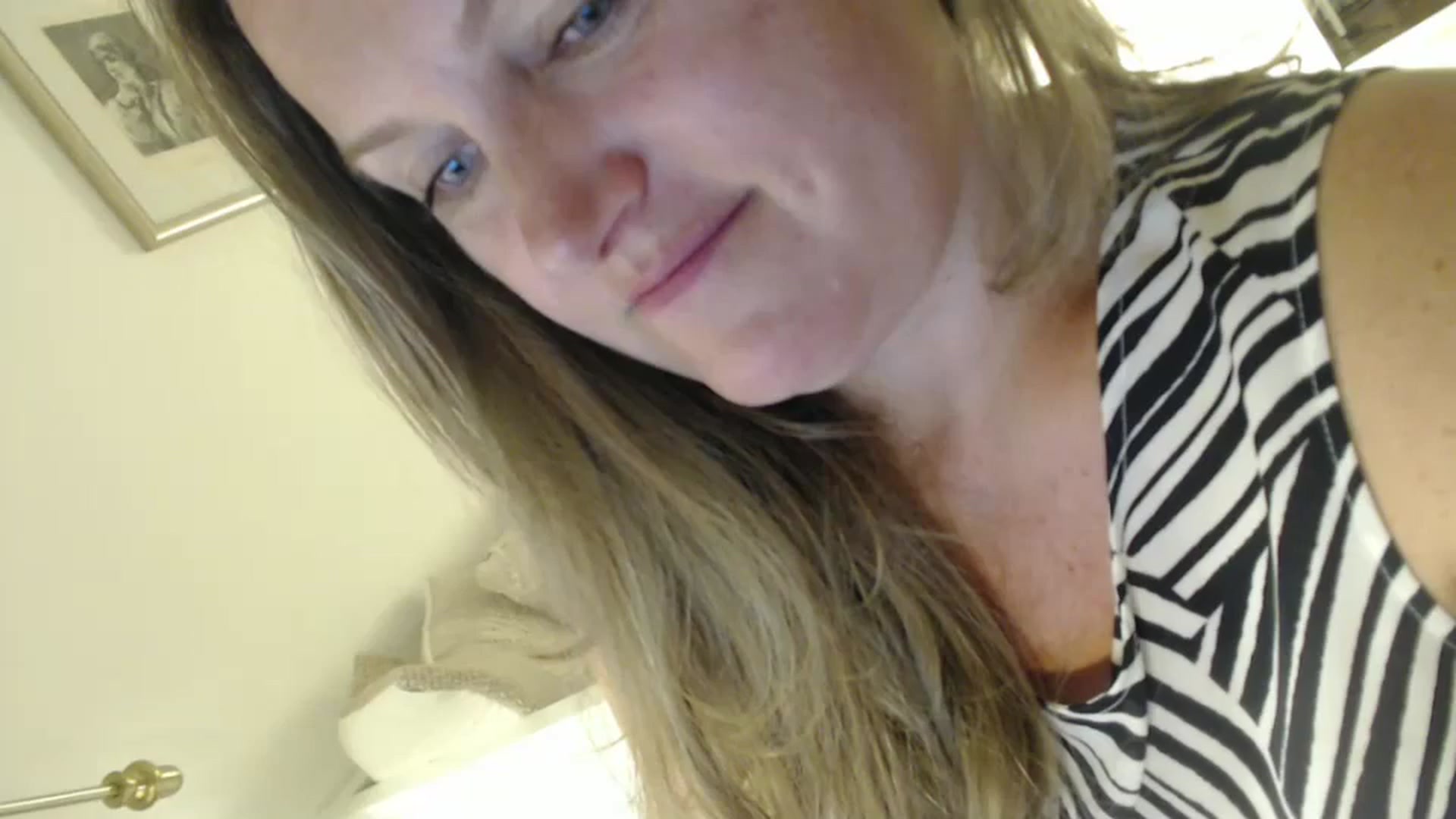 Gallery image thumbnail from JustLily's myfreecams stream on, 09/05/2024, 21:28 image 1 of 20