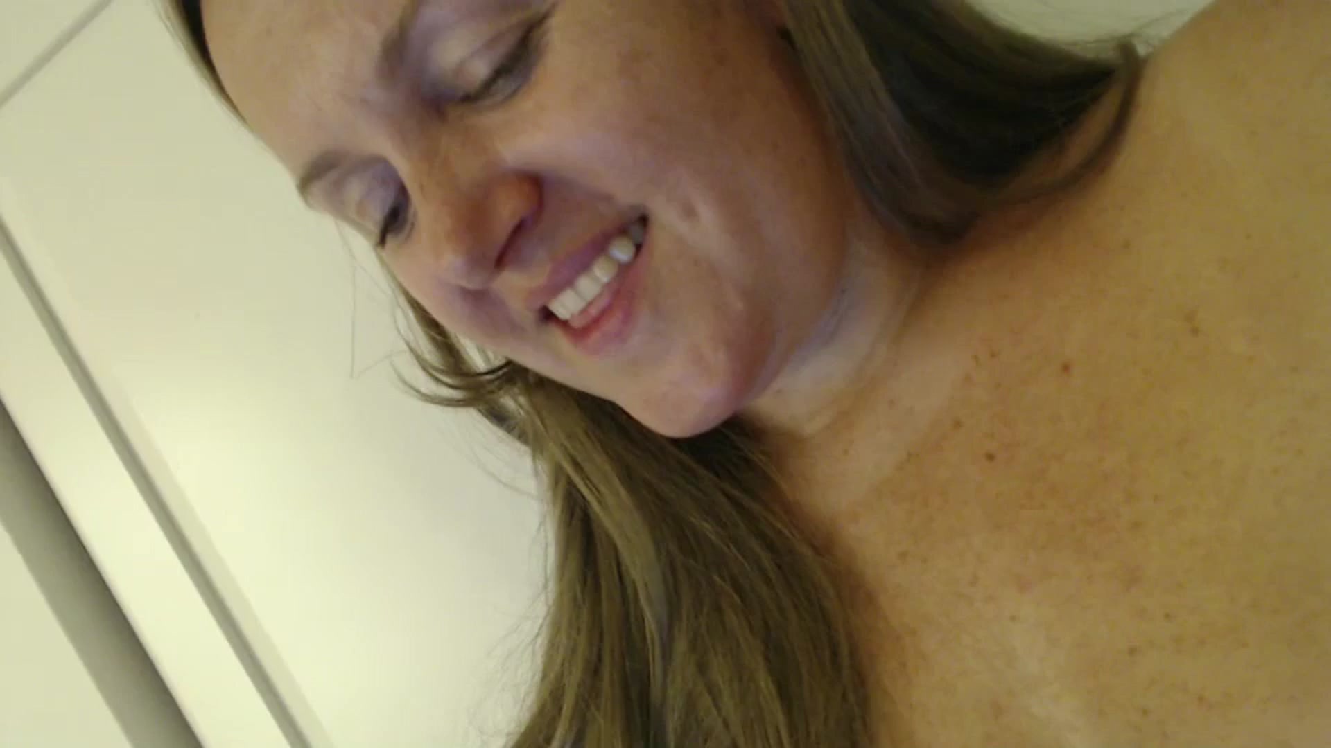 Gallery image thumbnail from JustLily's myfreecams stream on, 09/06/2024, 22:44 image 16 of 20