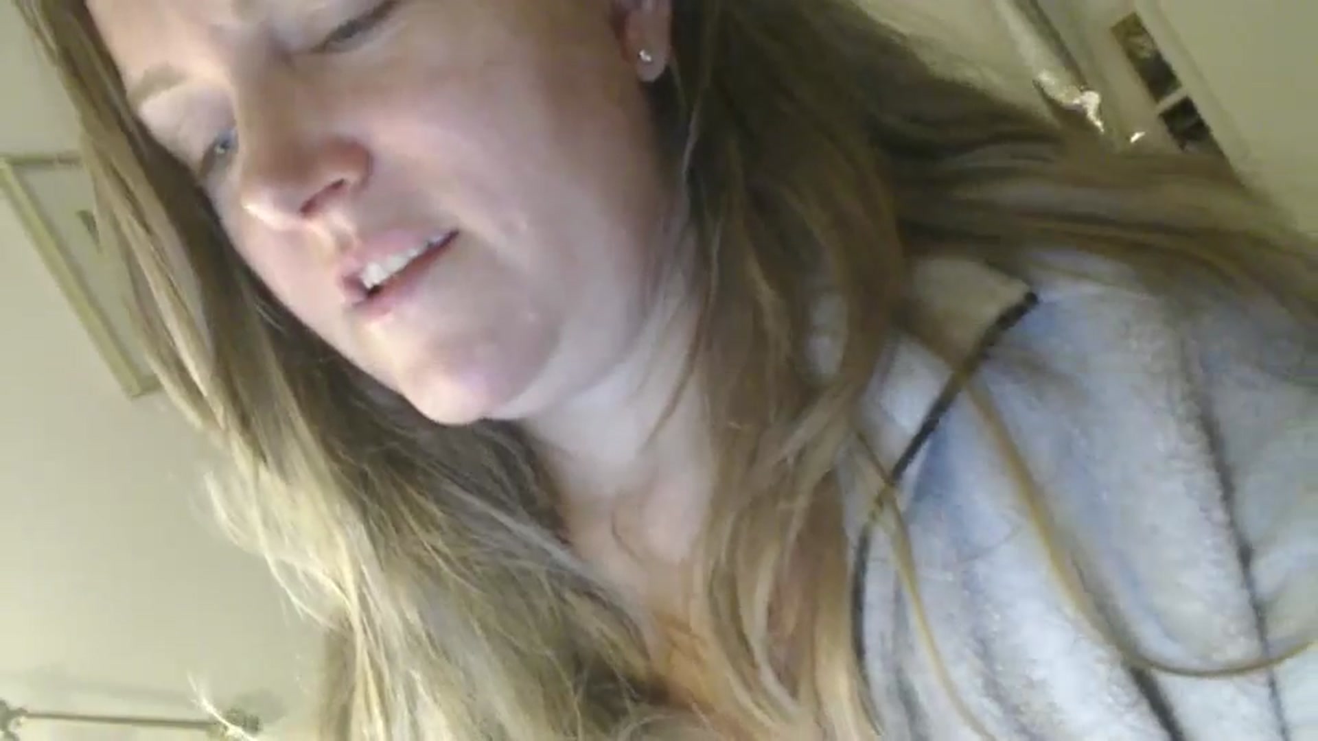 Gallery image thumbnail from JustLily's myfreecams stream on, 09/19/2024, 22:05 image 19 of 20
