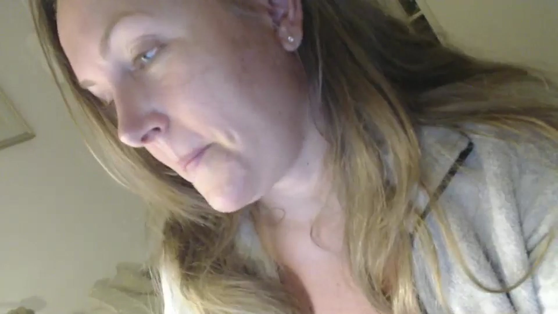 Gallery image thumbnail from JustLily's myfreecams stream on, 09/19/2024, 22:05 image 17 of 20