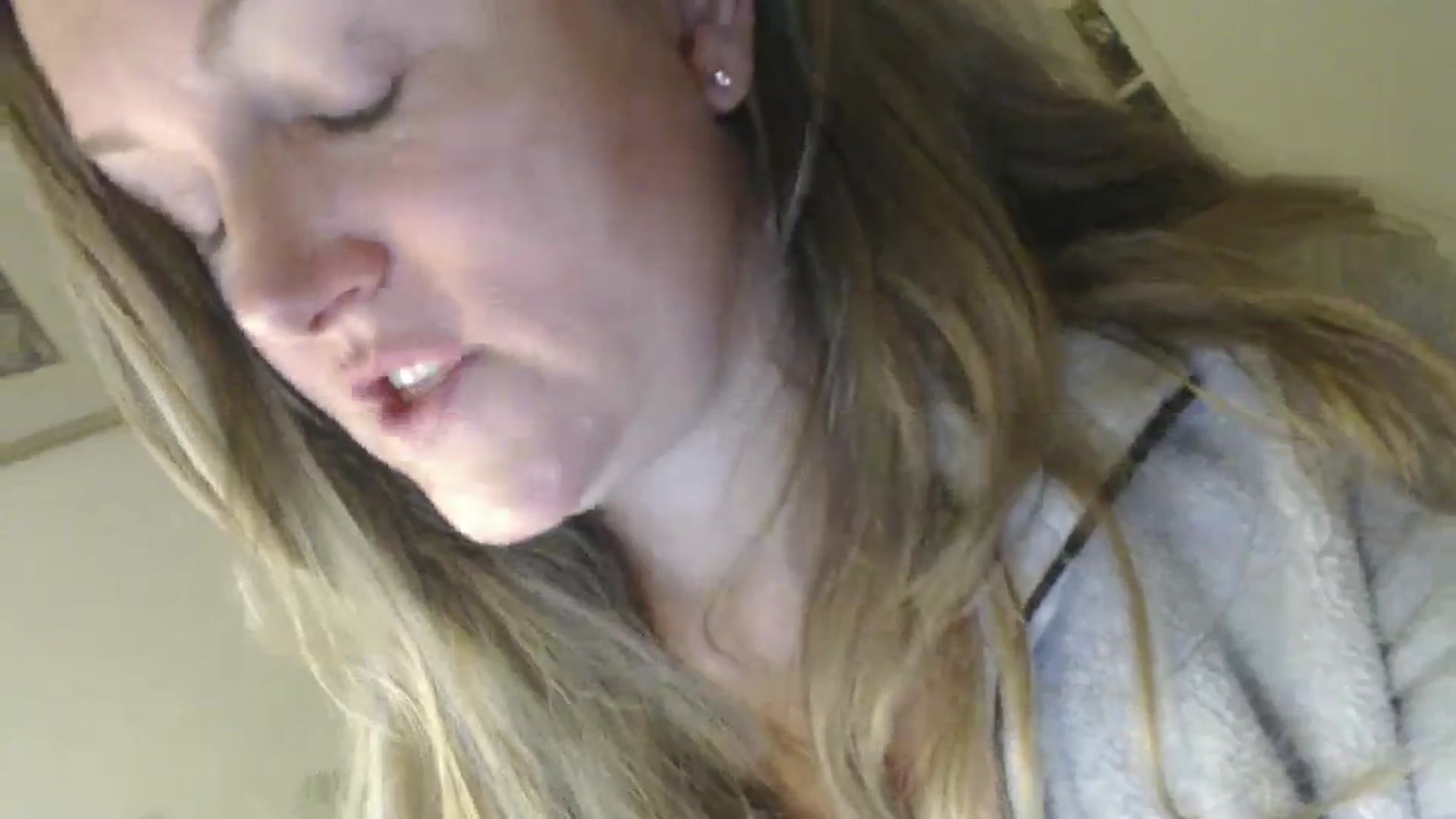 Gallery image thumbnail from JustLily's myfreecams stream on, 09/19/2024, 22:05 image 20 of 20