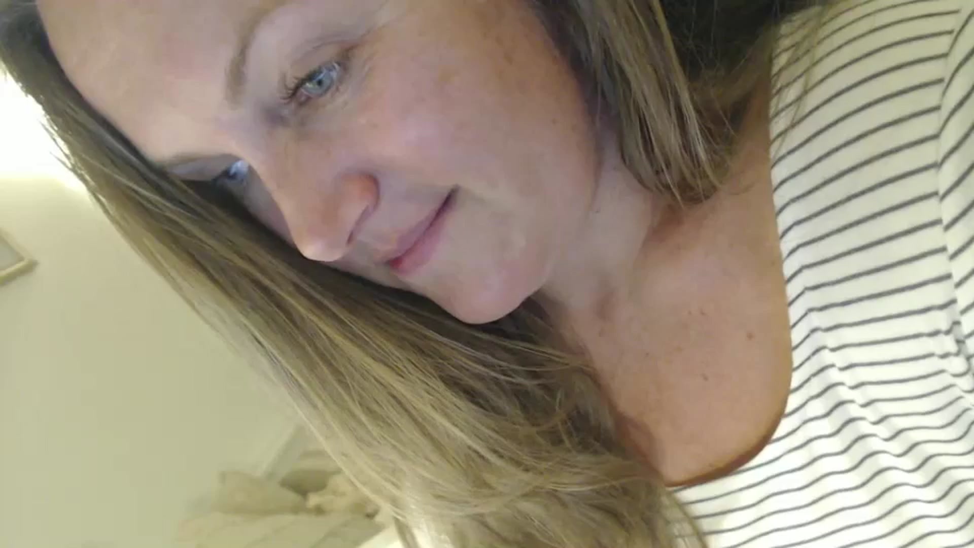 Gallery image thumbnail from JustLily's myfreecams stream on, 09/20/2024, 23:30 image 1 of 20