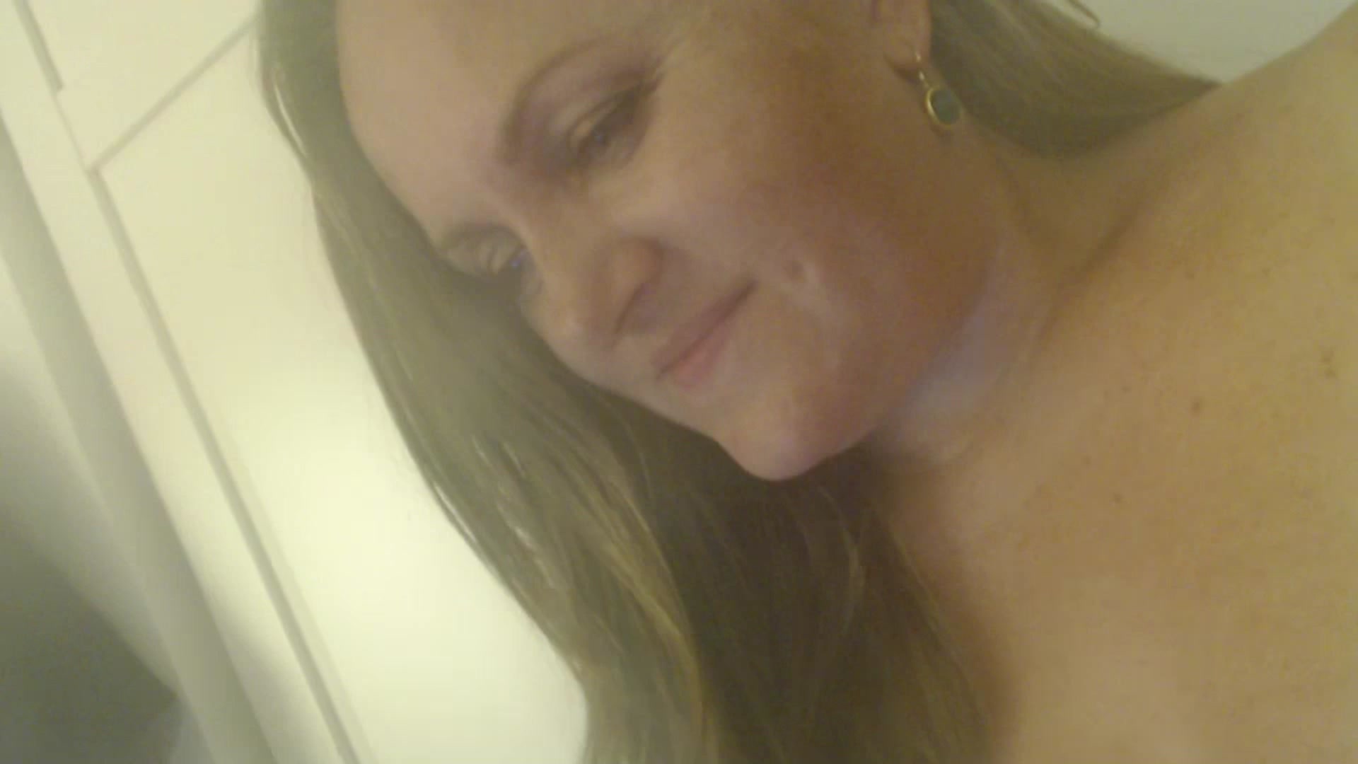 Gallery image thumbnail from JustLily's myfreecams stream on, 09/30/2024, 23:27 image 15 of 20