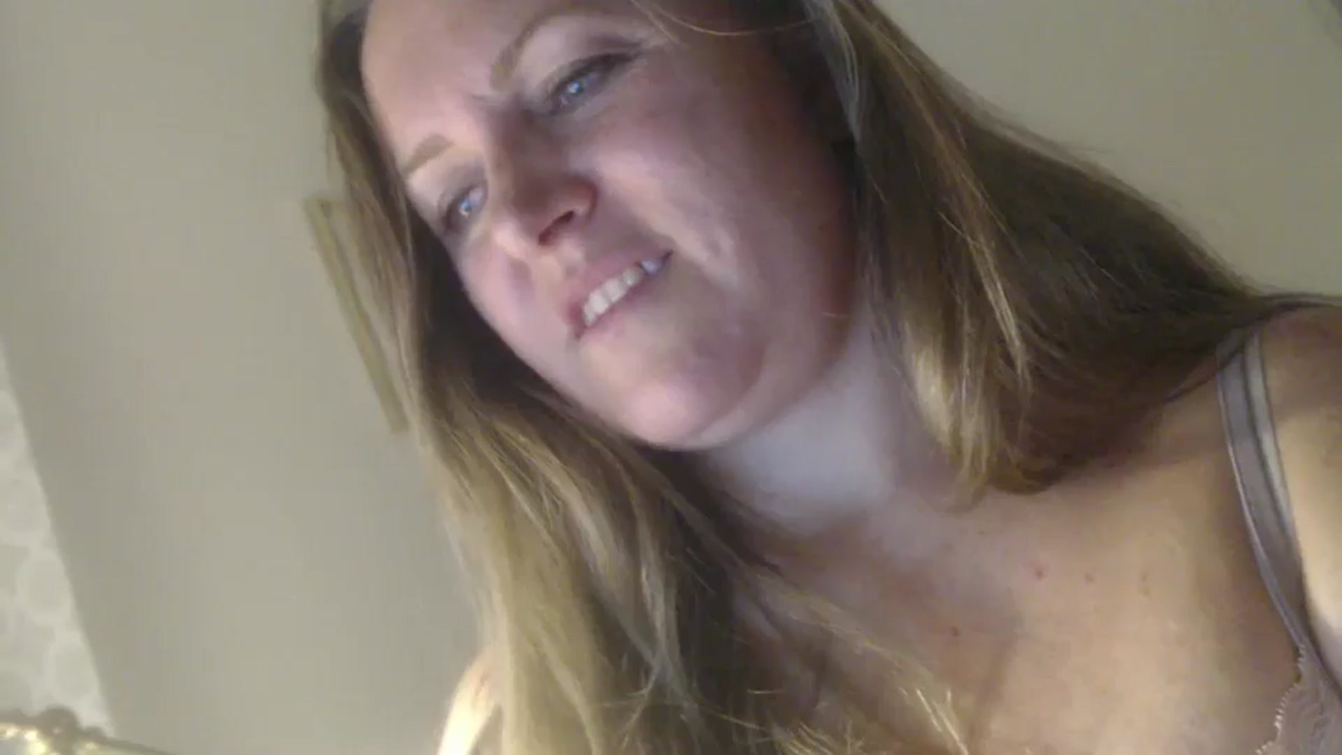 Gallery image thumbnail from JustLily's myfreecams stream on, 10/01/2024, 22:12 image 14 of 20