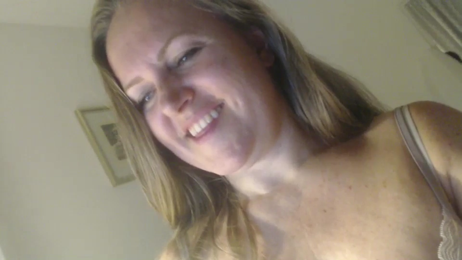 Gallery image thumbnail from JustLily's myfreecams stream on, 10/01/2024, 22:12 image 16 of 20