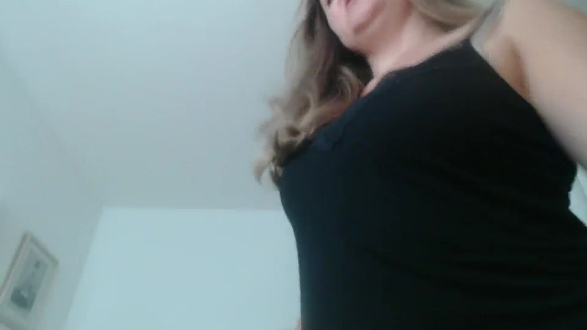 Gallery image thumbnail from JustLily's myfreecams stream on, 10/04/2024, 15:18 image 2 of 20