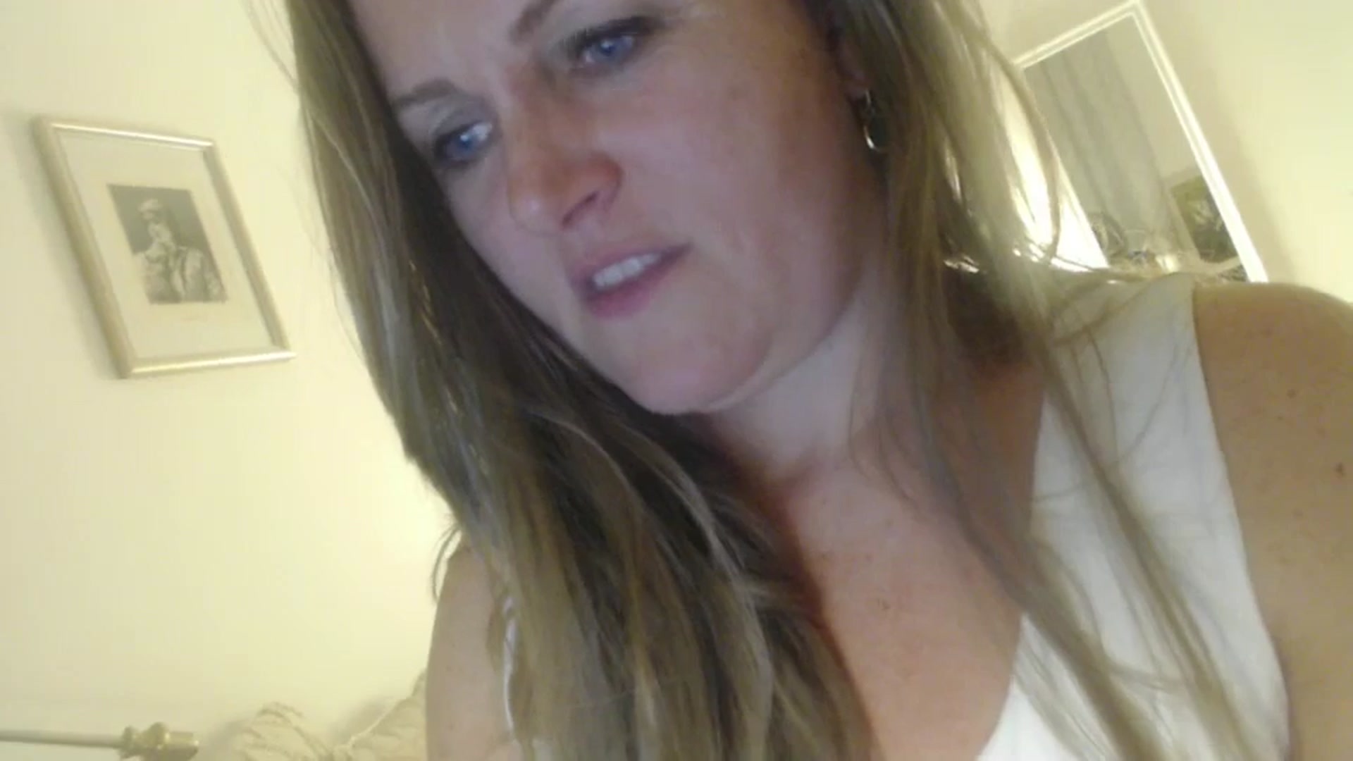 Gallery image thumbnail from JustLily's myfreecams stream on, 10/08/2024, 16:48 image 10 of 20