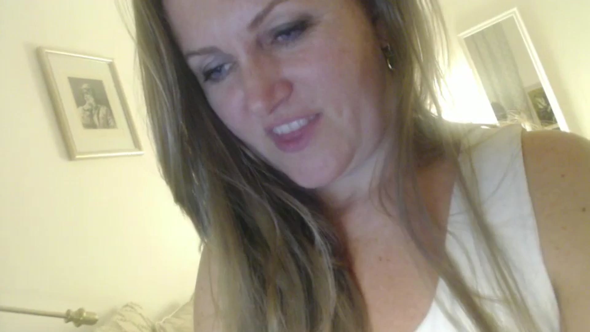 Gallery image thumbnail from JustLily's myfreecams stream on, 10/08/2024, 16:48 image 9 of 20