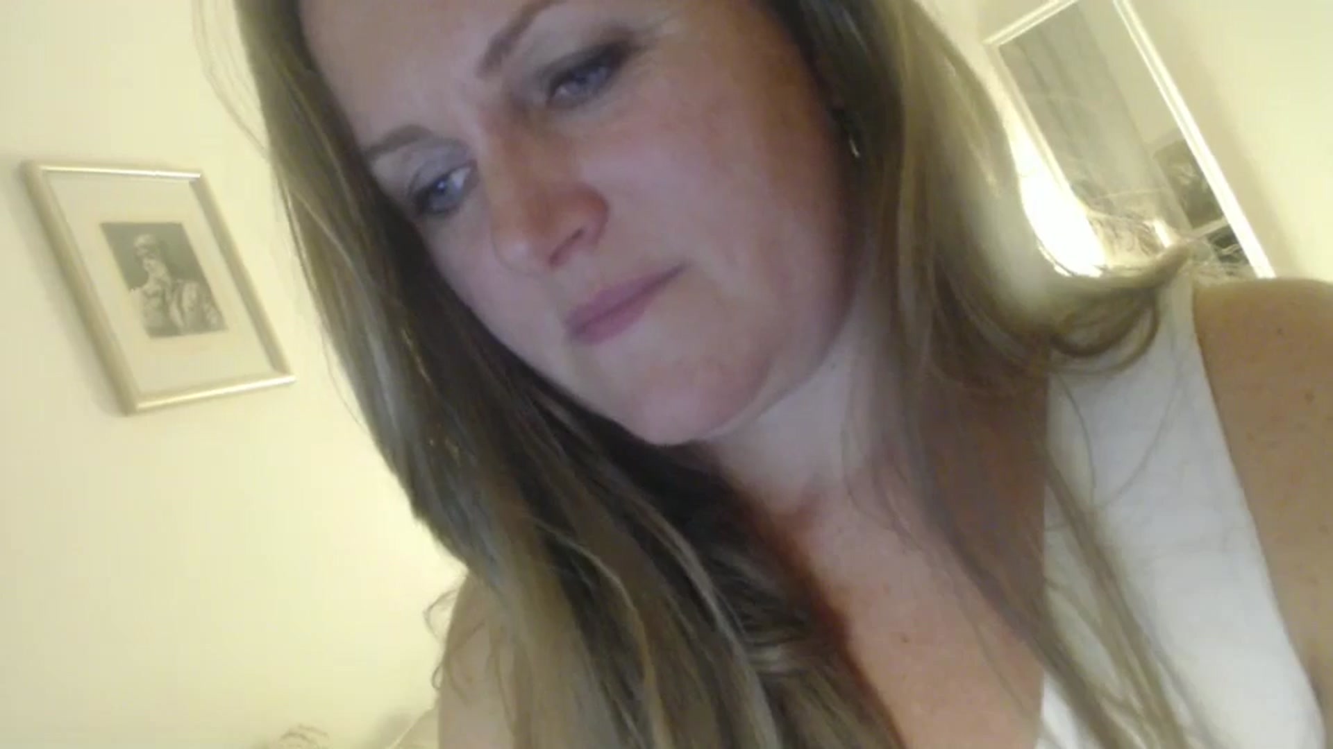 Gallery image thumbnail from JustLily's myfreecams stream on, 10/08/2024, 16:48 image 12 of 20
