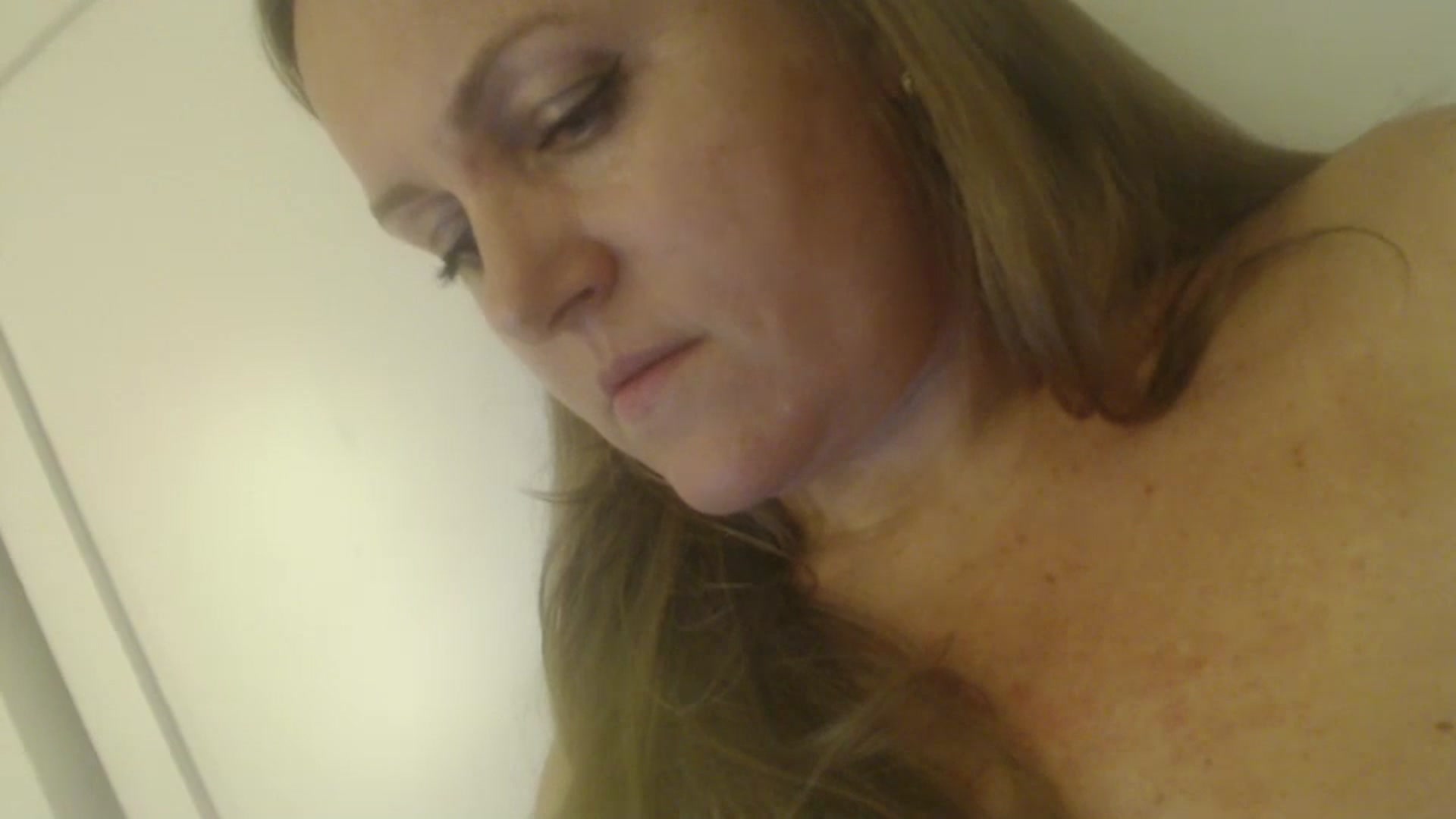 Gallery image thumbnail from JustLily's myfreecams stream on, 10/13/2024, 21:14 image 15 of 20