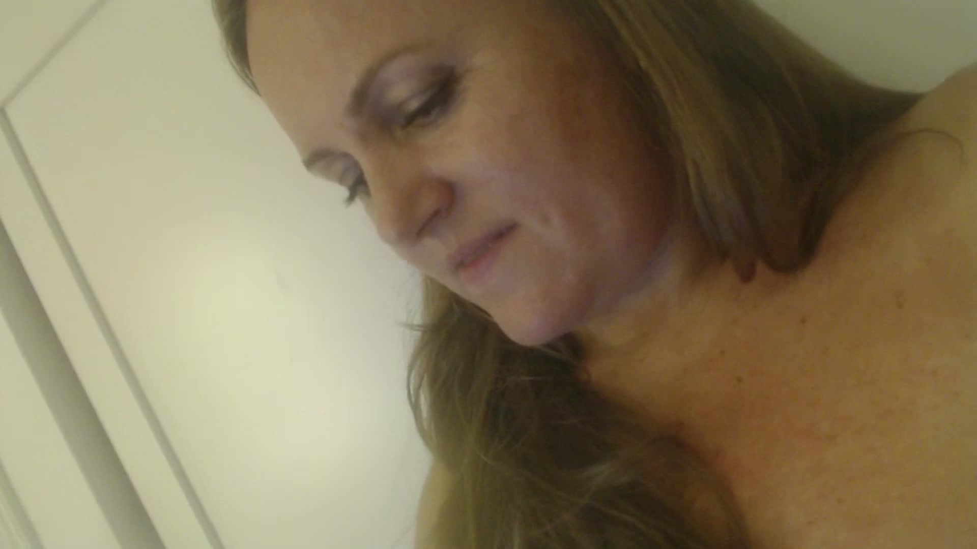 Gallery image thumbnail from JustLily's myfreecams stream on, 10/13/2024, 21:14 image 13 of 20