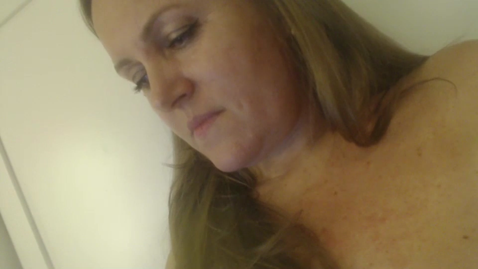 Gallery image thumbnail from JustLily's myfreecams stream on, 10/13/2024, 21:14 image 16 of 20