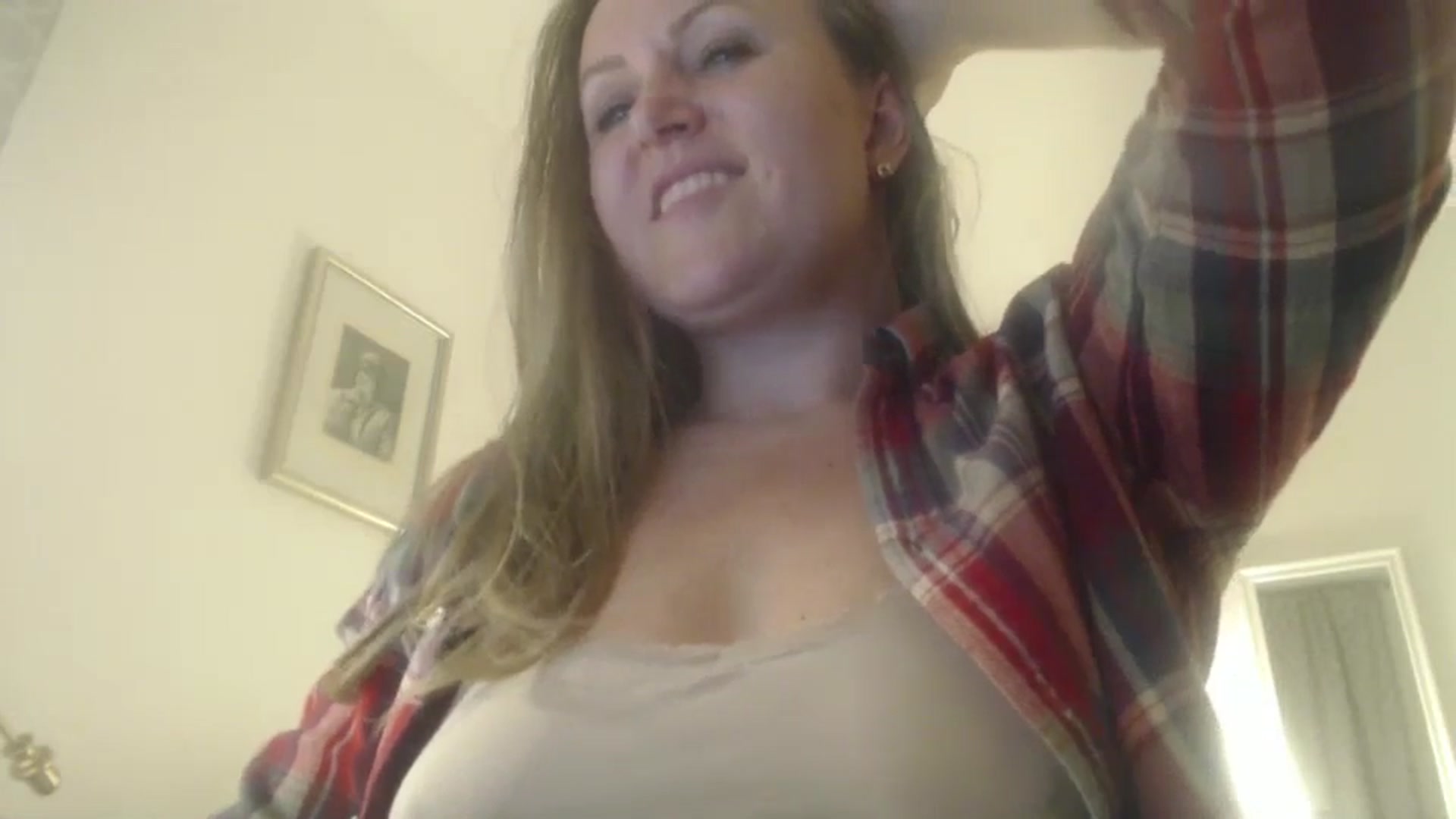 Gallery image thumbnail from JustLily's myfreecams stream on, 10/15/2024, 21:23 image 17 of 20