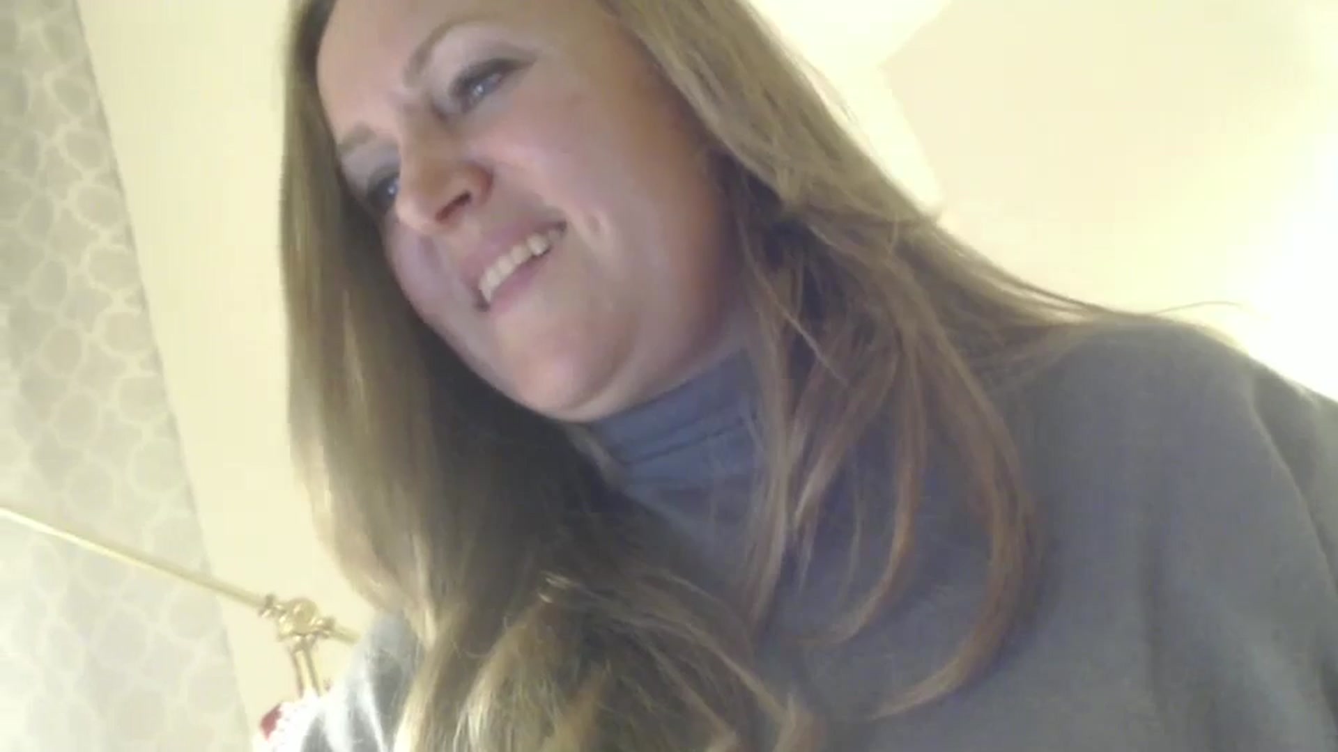 Gallery image thumbnail from JustLily's myfreecams stream on, 10/16/2024, 21:32 image 19 of 20