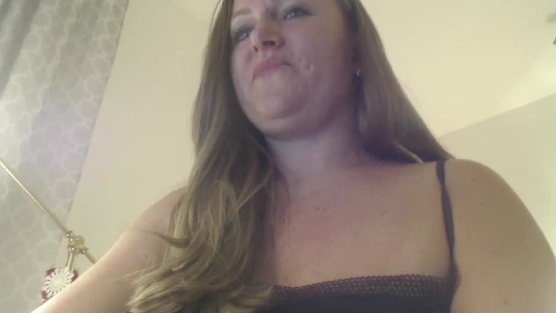 Gallery image thumbnail from JustLily's myfreecams stream on, 10/18/2024, 21:24 image 5 of 20