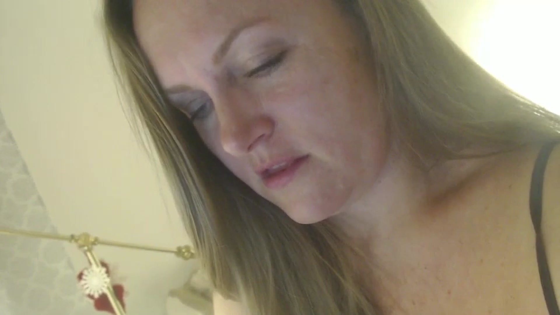 Gallery image thumbnail from JustLily's myfreecams stream on, 10/18/2024, 21:24 image 3 of 20