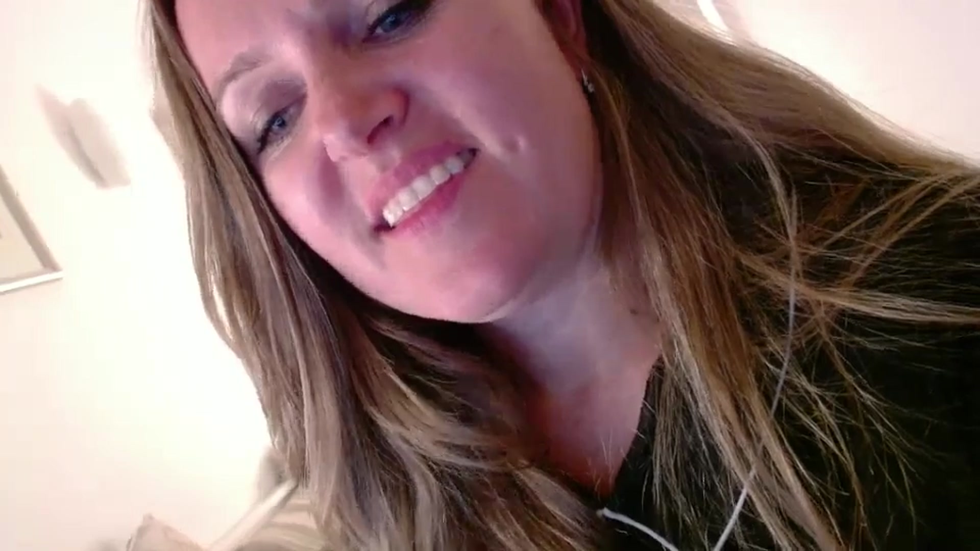 Gallery image thumbnail from JustLily's myfreecams stream on, 10/29/2024, 22:02 image 17 of 20
