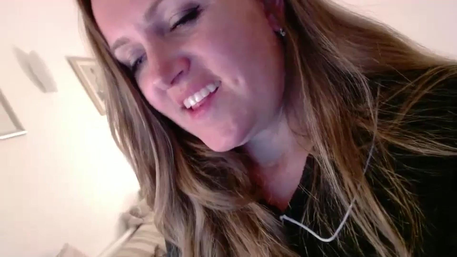 Gallery image thumbnail from JustLily's myfreecams stream on, 10/29/2024, 22:02 image 19 of 20