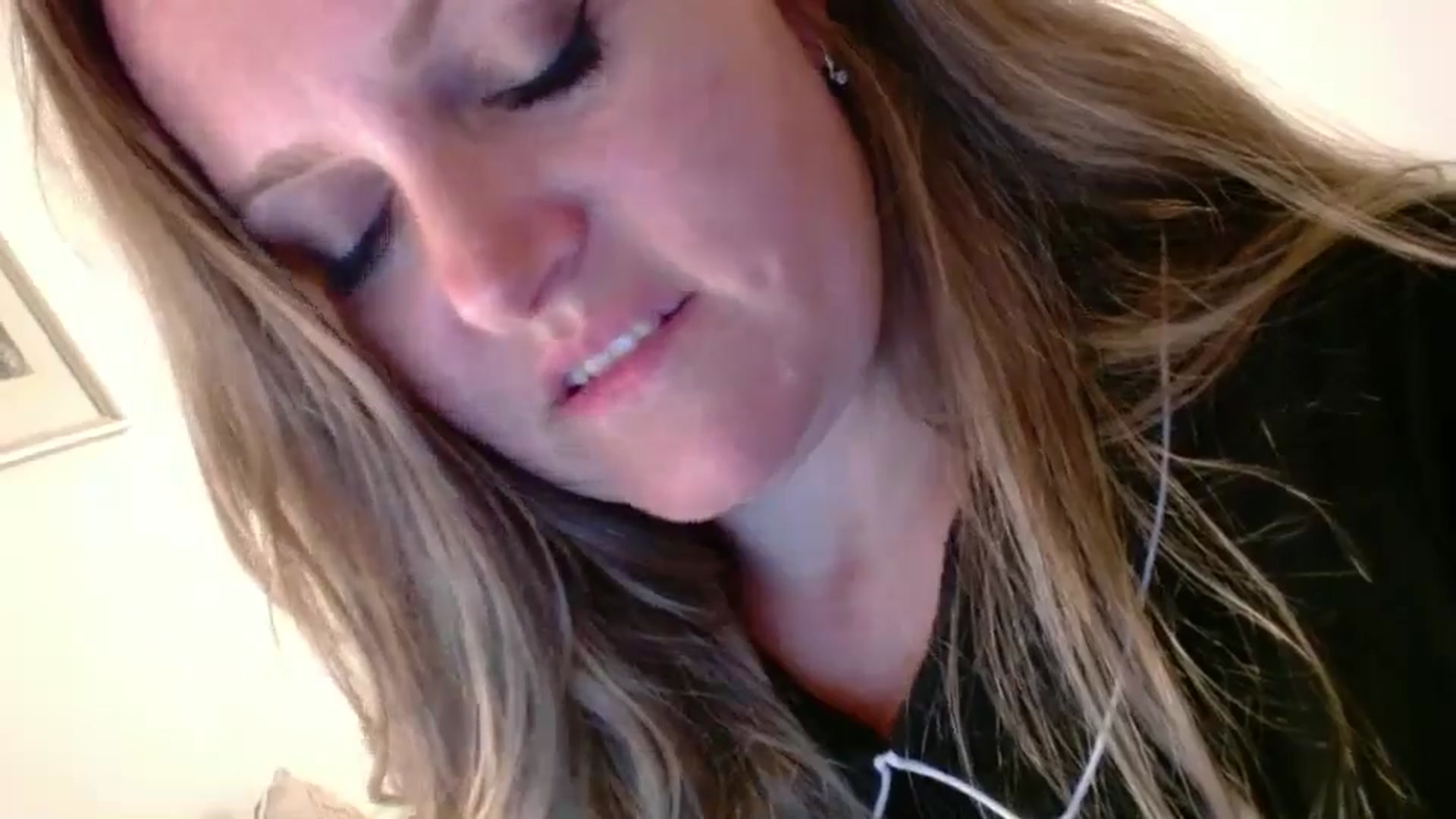 Gallery image thumbnail from JustLily's myfreecams stream on, 10/29/2024, 22:02 image 7 of 20