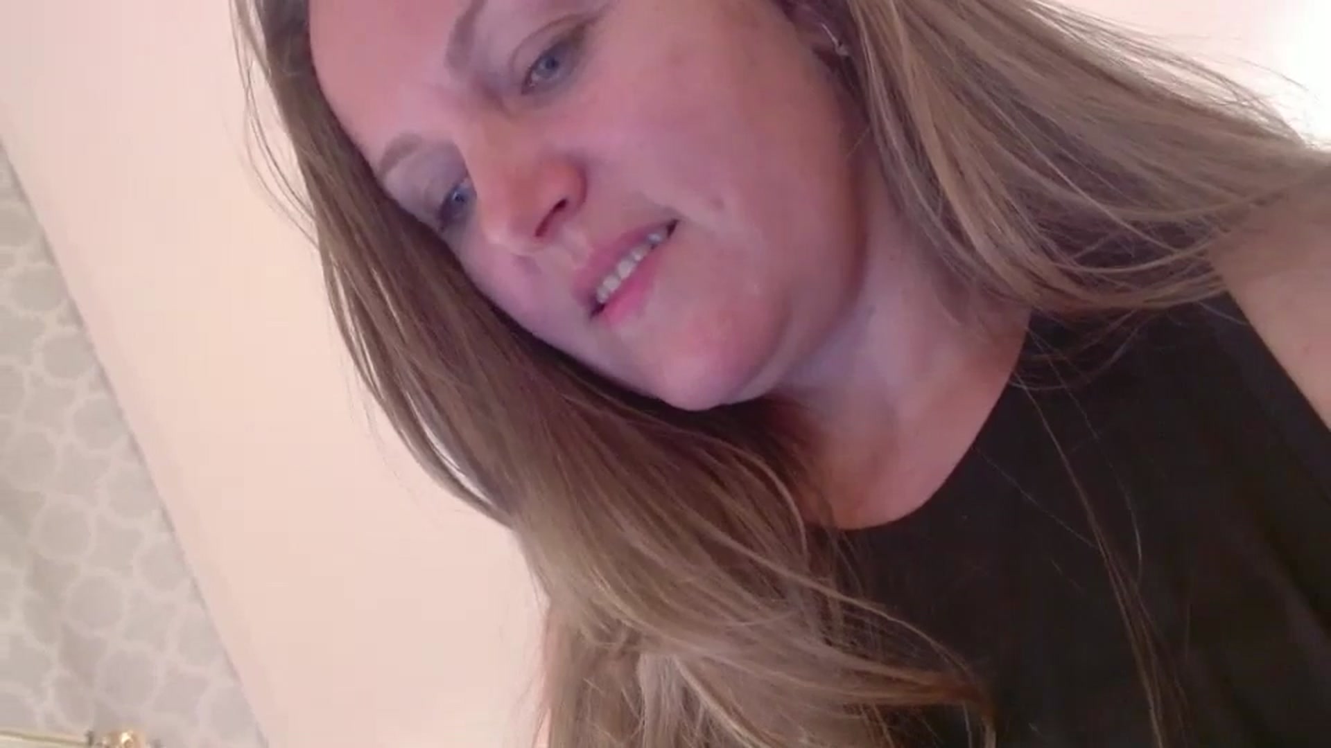 Gallery image thumbnail from JustLily's myfreecams stream on, 11/04/2024, 22:47 image 12 of 20