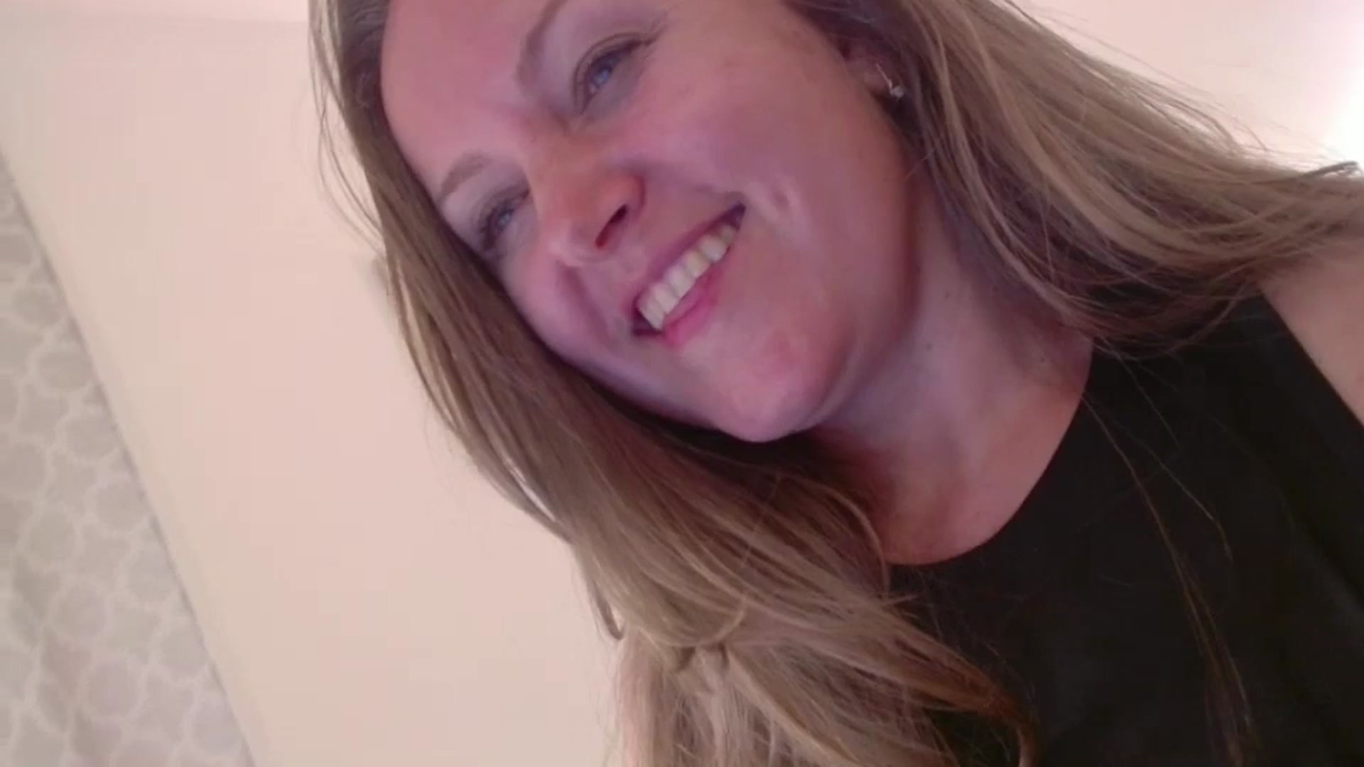 Gallery image thumbnail from JustLily's myfreecams stream on, 11/04/2024, 22:47 image 10 of 20