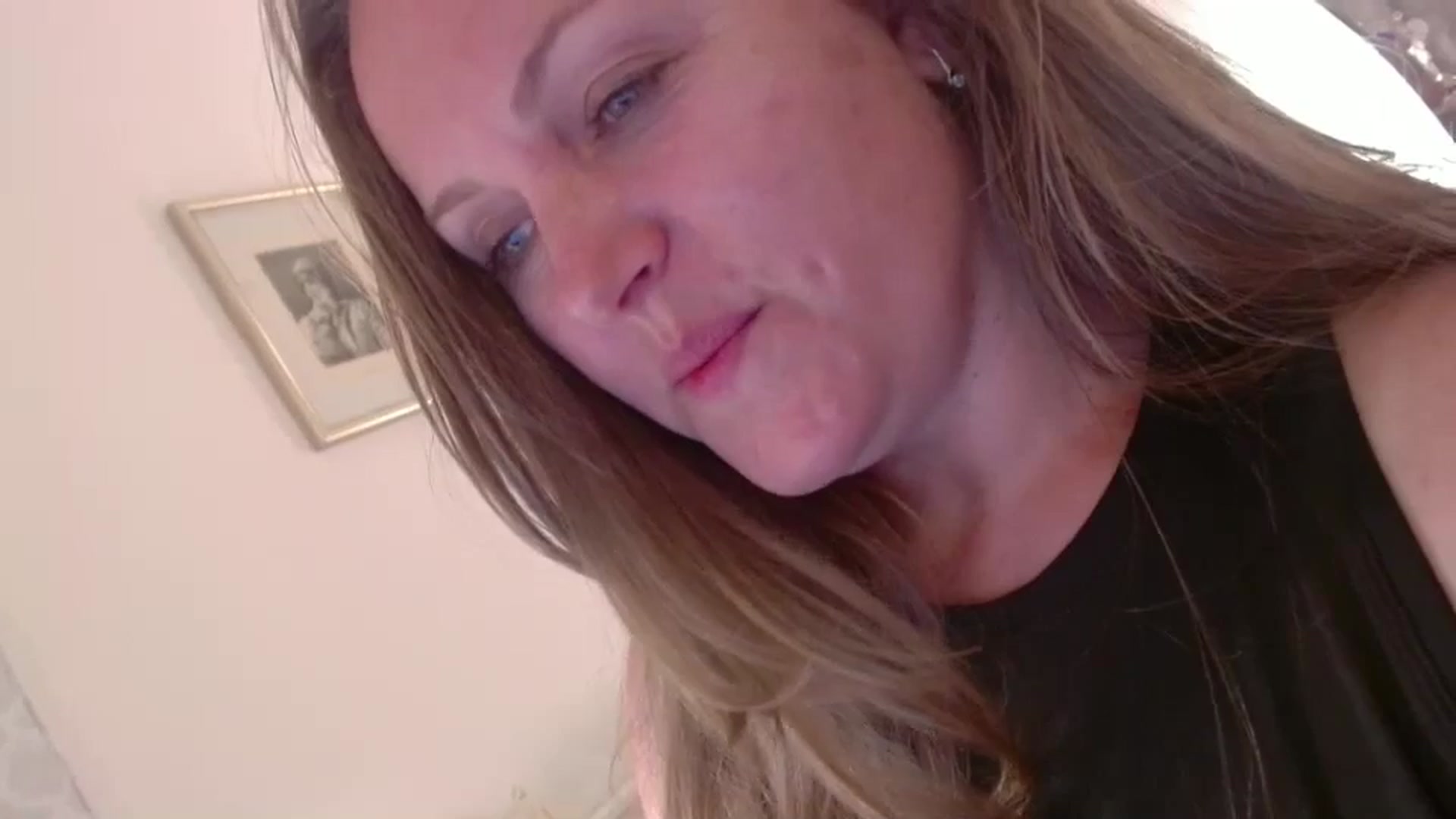 Gallery image thumbnail from JustLily's myfreecams stream on, 11/04/2024, 22:47 image 8 of 20