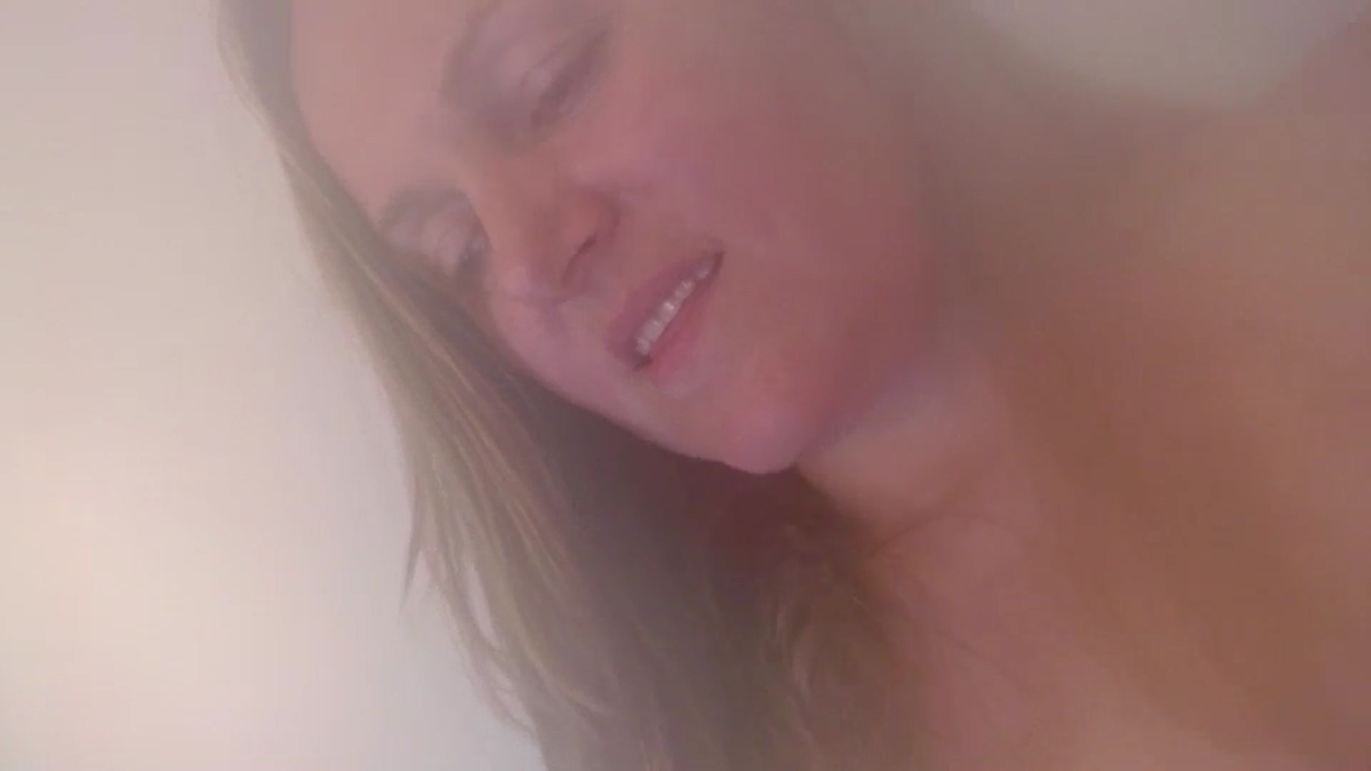Gallery image thumbnail from JustLily's myfreecams stream on, 11/08/2024, 18:58 image 8 of 20