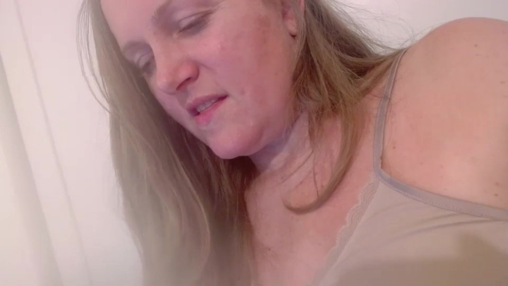 Gallery image thumbnail from JustLily's myfreecams stream on, 11/20/2024, 24:05 image 20 of 20