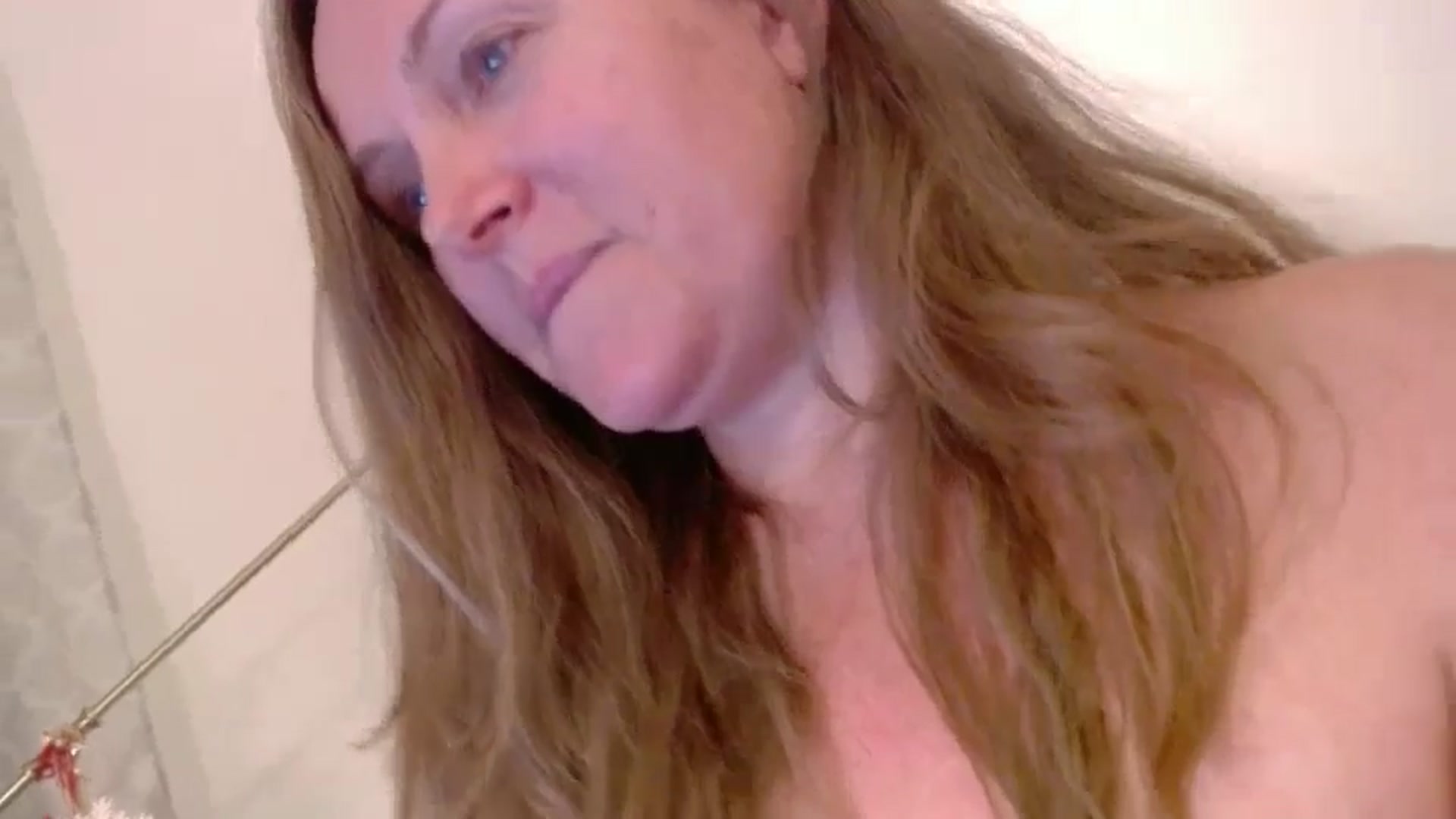 Gallery image thumbnail from JustLily's myfreecams stream on, 11/22/2024, 24:05 image 9 of 20