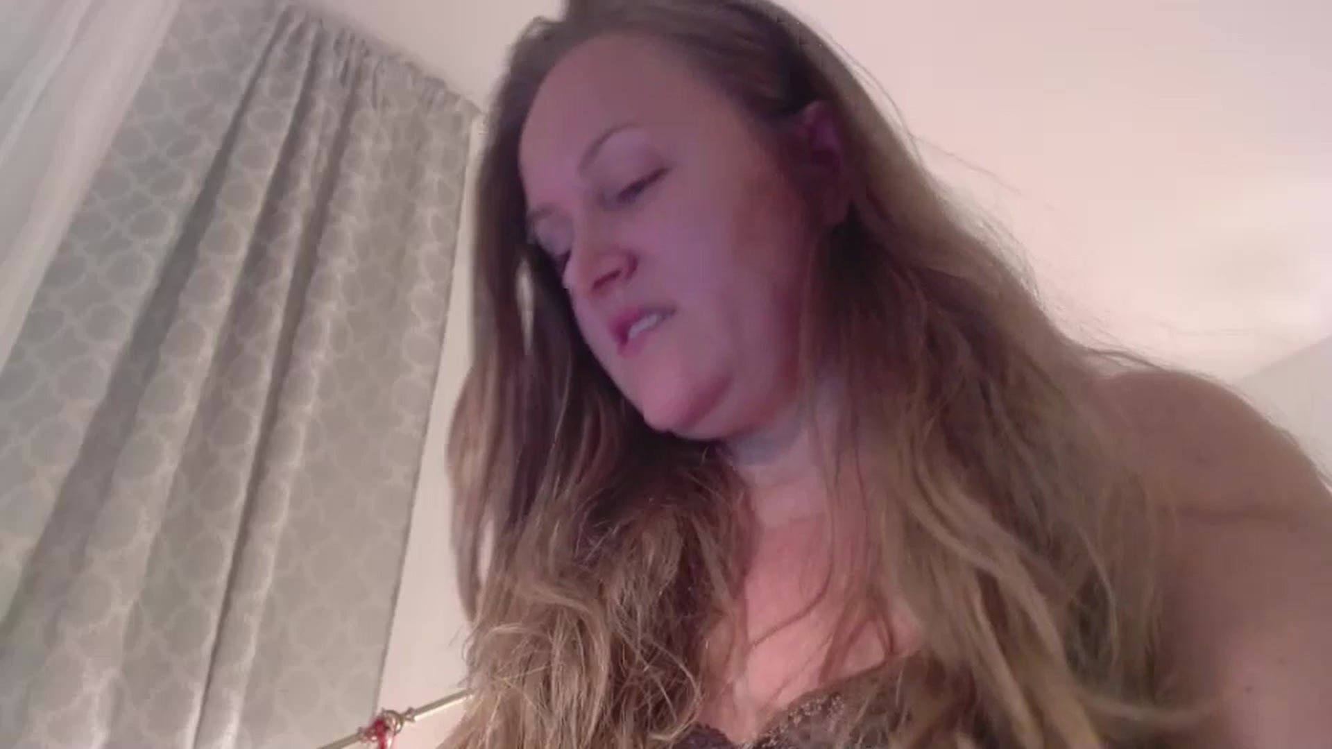 Gallery image thumbnail from JustLily's myfreecams stream on, 11/29/2024, 22:38 image 4 of 20