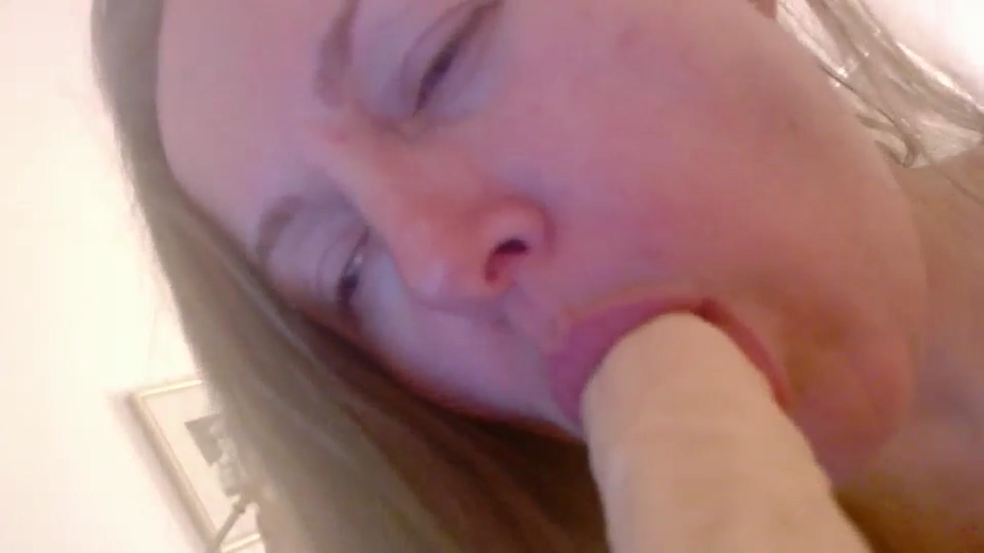 Gallery image thumbnail from JustLily's myfreecams stream on, 12/05/2024, 24:00 image 20 of 20