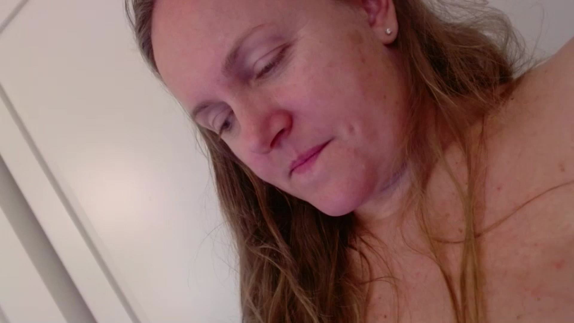 Gallery image thumbnail from JustLily's myfreecams stream on, 12/06/2024, 24:23 image 14 of 20