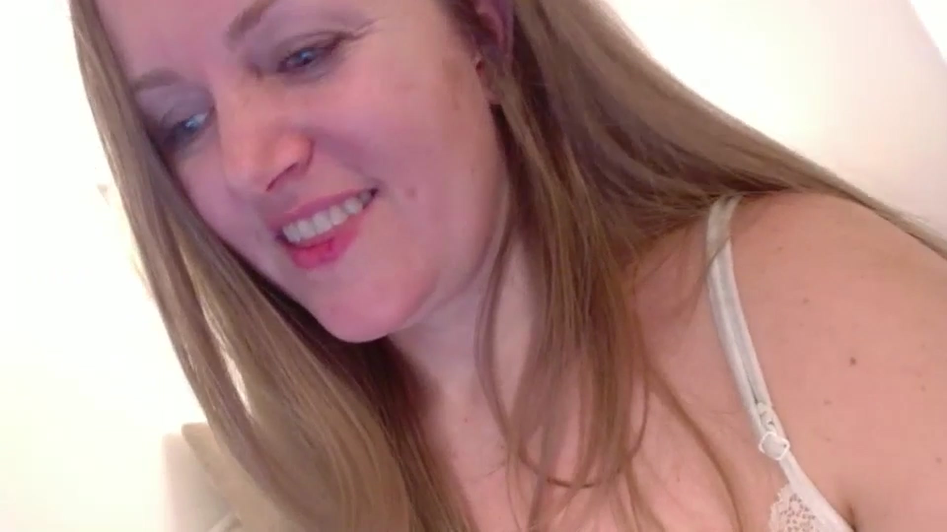 Gallery image thumbnail from JustLily's myfreecams stream on, 12/23/2024, 23:43 image 8 of 20