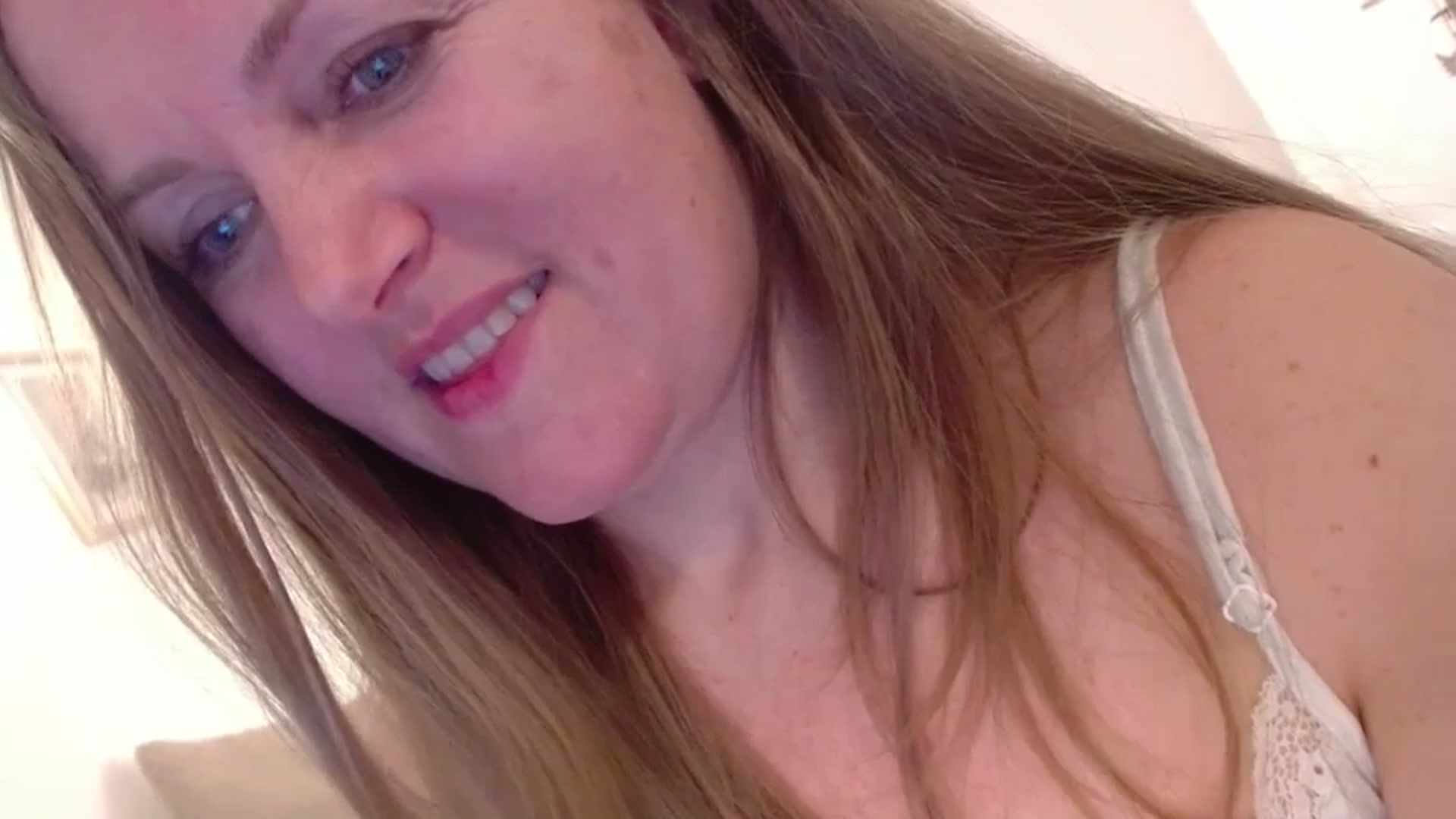 Gallery image thumbnail from JustLily's myfreecams stream on, 12/23/2024, 23:43 image 4 of 20