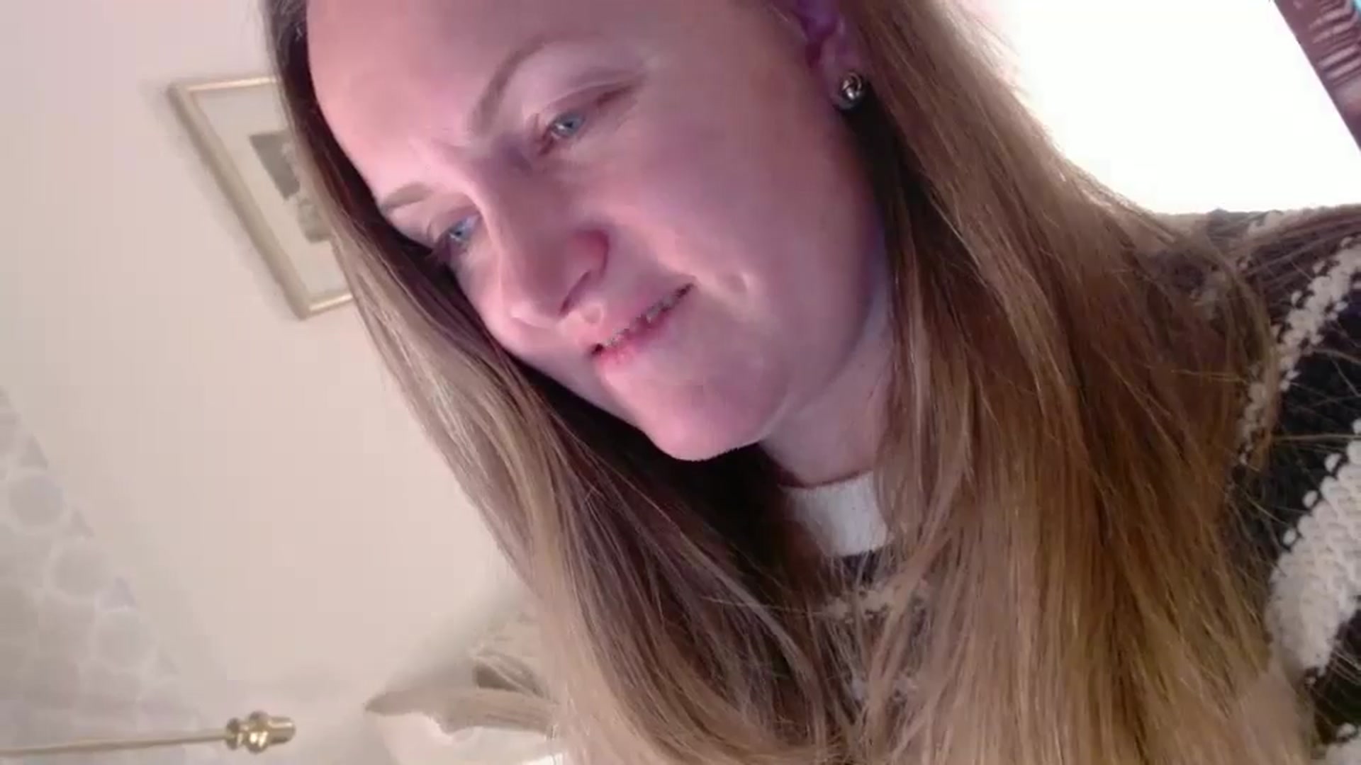 Gallery image thumbnail from JustLily's myfreecams stream on, 01/03/2025, 22:24 image 10 of 20