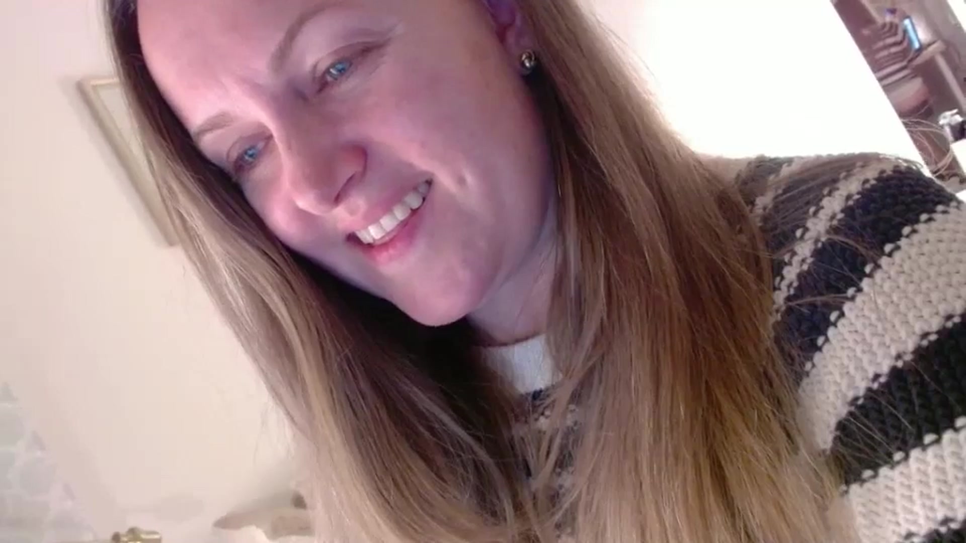 Gallery image thumbnail from JustLily's myfreecams stream on, 01/03/2025, 22:24 image 6 of 20