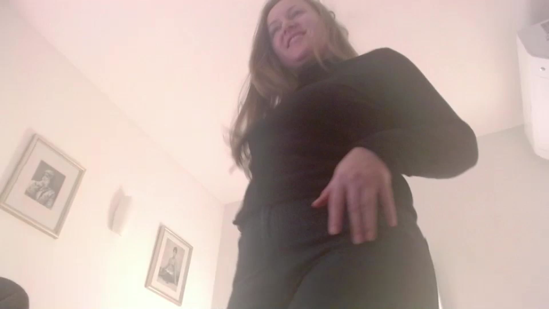Gallery image thumbnail from JustLily's myfreecams stream on, 02/04/2025, 24:28 image 3 of 20