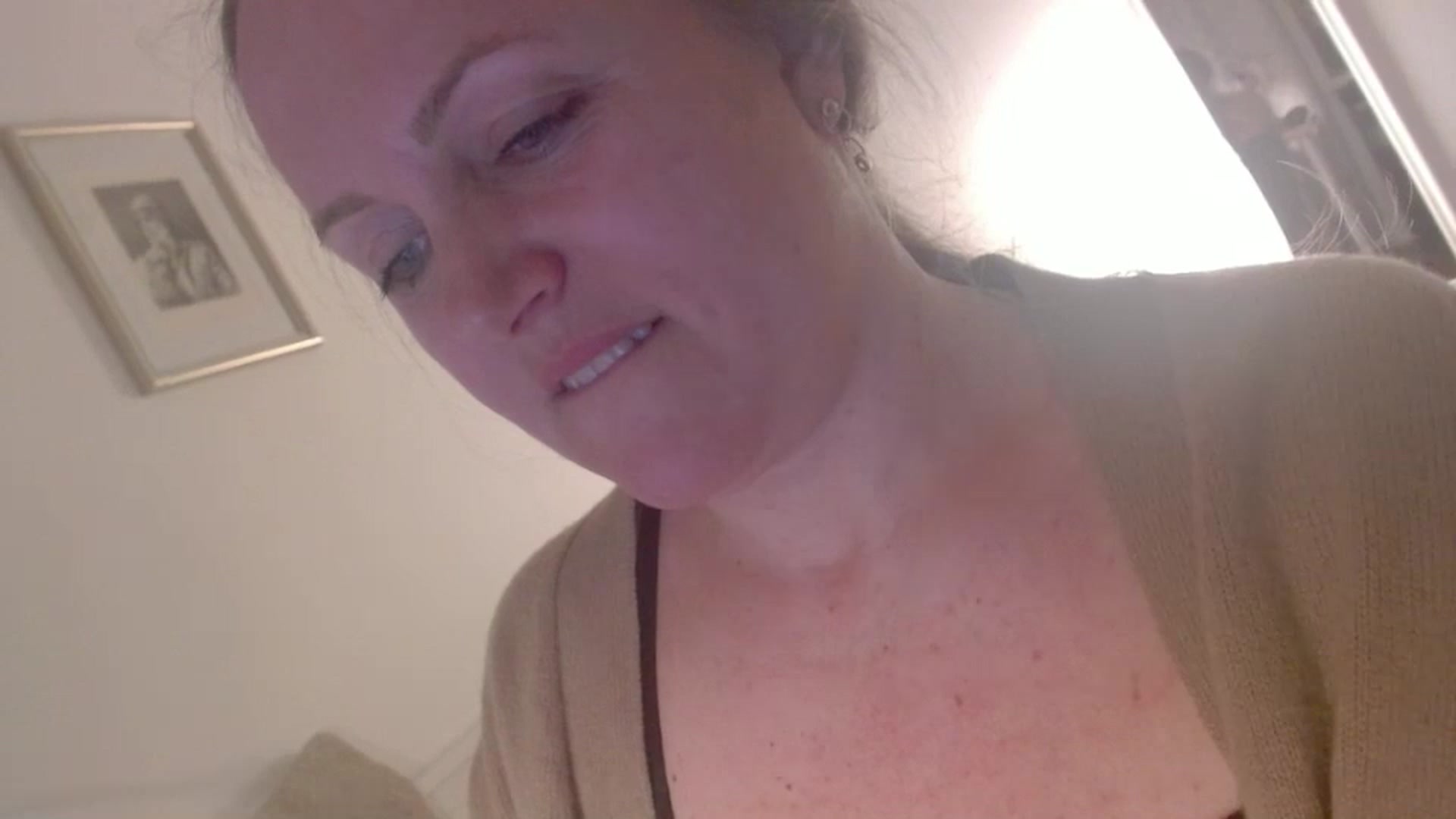 Gallery image thumbnail from JustLily's myfreecams stream on, 03/20/2025, 22:20 image 15 of 20