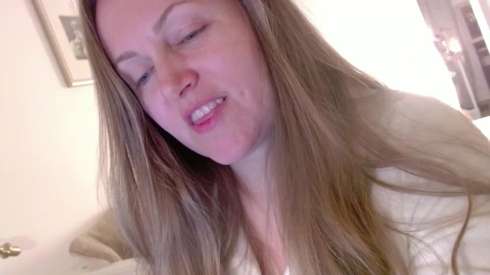 Gallery image thumbnail from JustLily's myfreecams stream on, 03/26/2025, 24:34 image 15 of 20