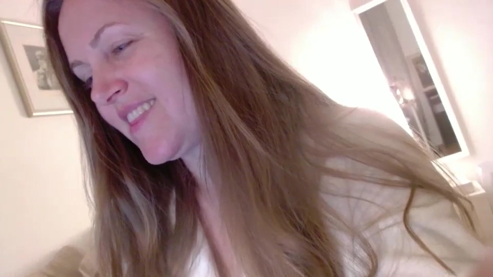 Gallery image thumbnail from JustLily's myfreecams stream on, 03/26/2025, 24:34 image 17 of 20