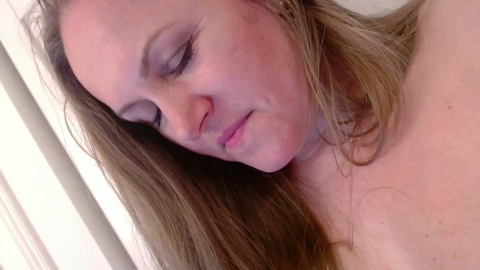 Gallery image thumbnail from JustLily's myfreecams stream on, 03/26/2025, 23:40 image 20 of 20