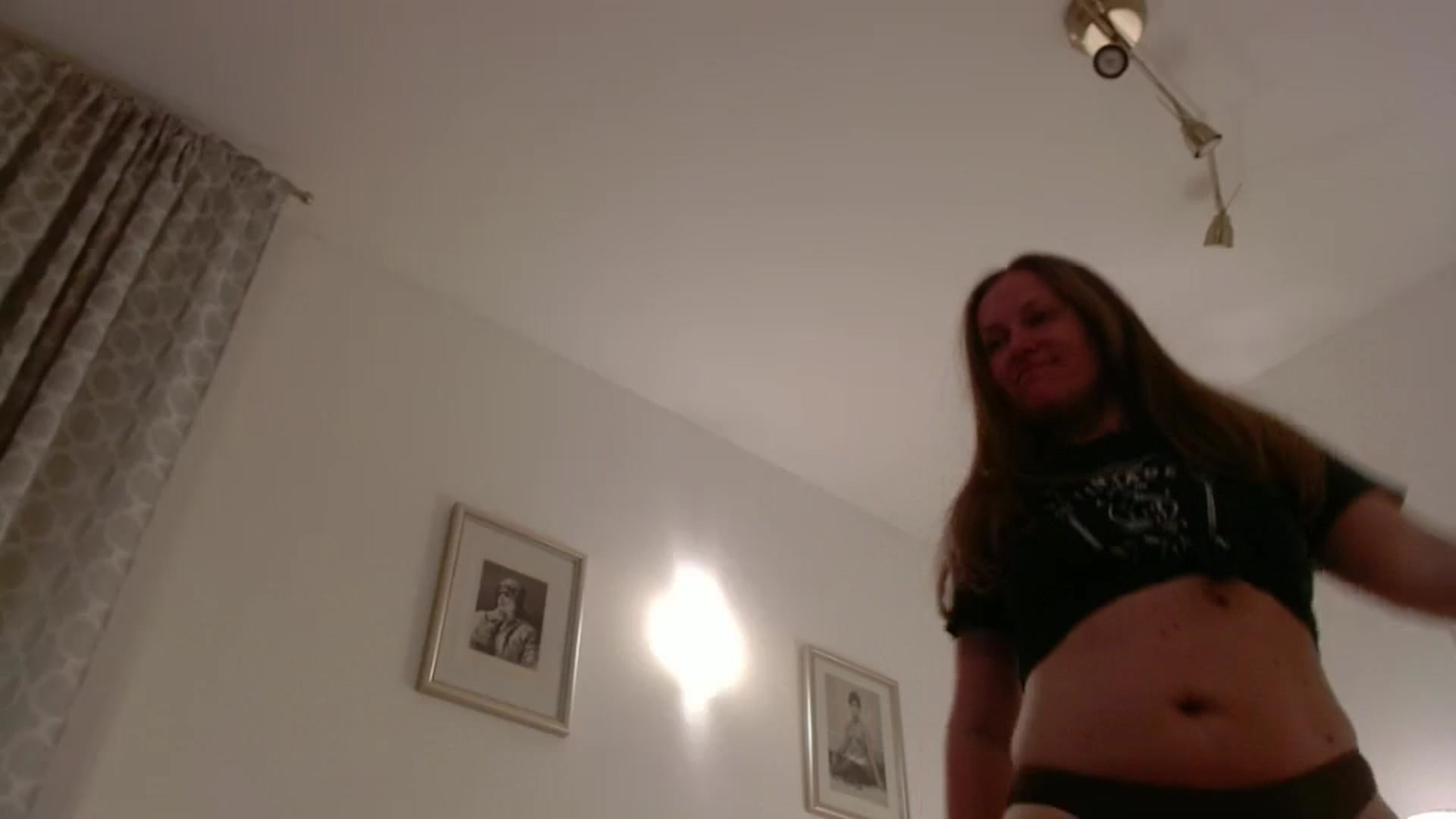 Gallery image thumbnail from JustLily's myfreecams stream on, 04/03/2025, 23:36 image 17 of 20