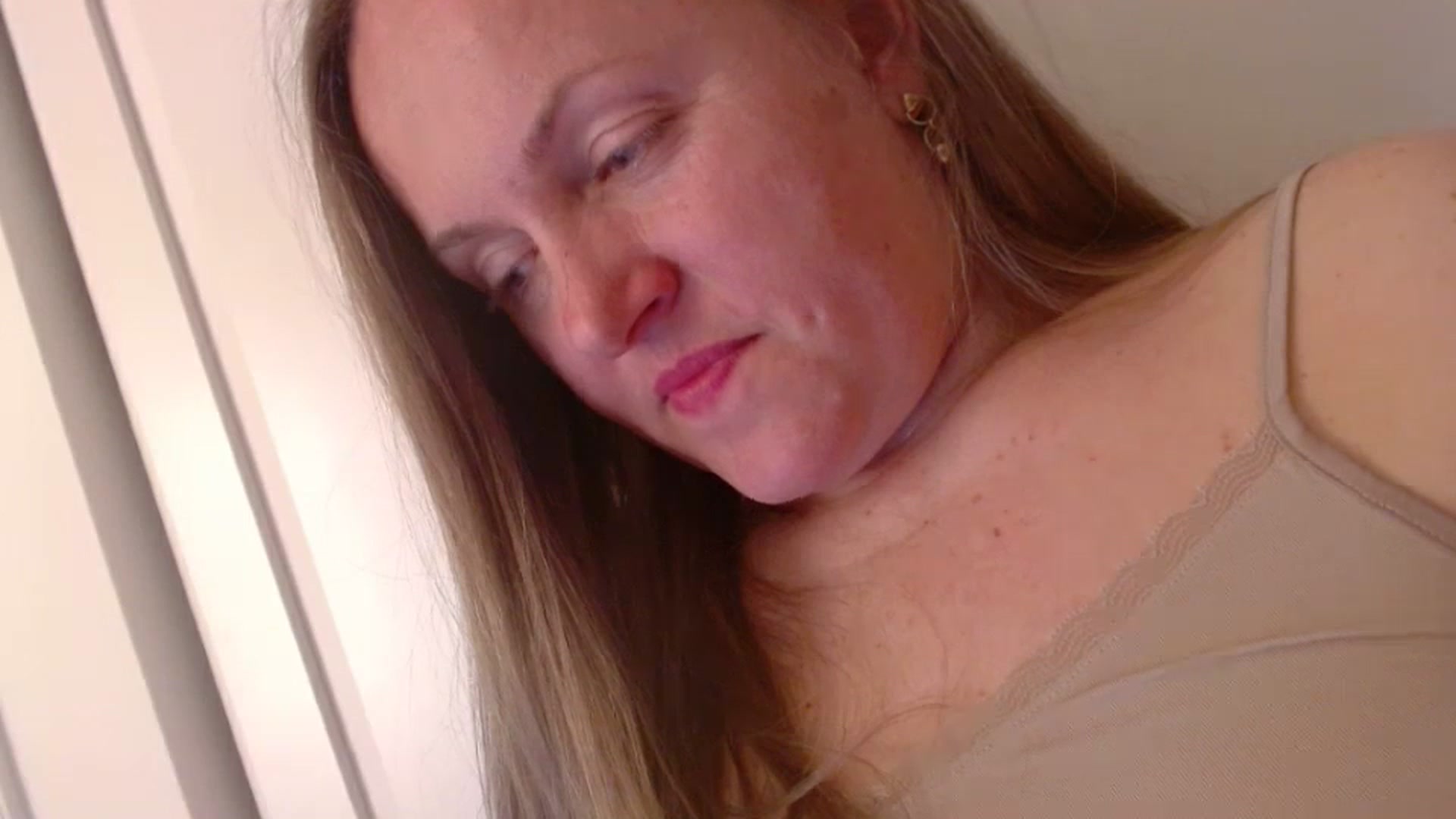 Gallery image thumbnail from JustLily's myfreecams stream on, 04/04/2025, 22:48 image 7 of 20