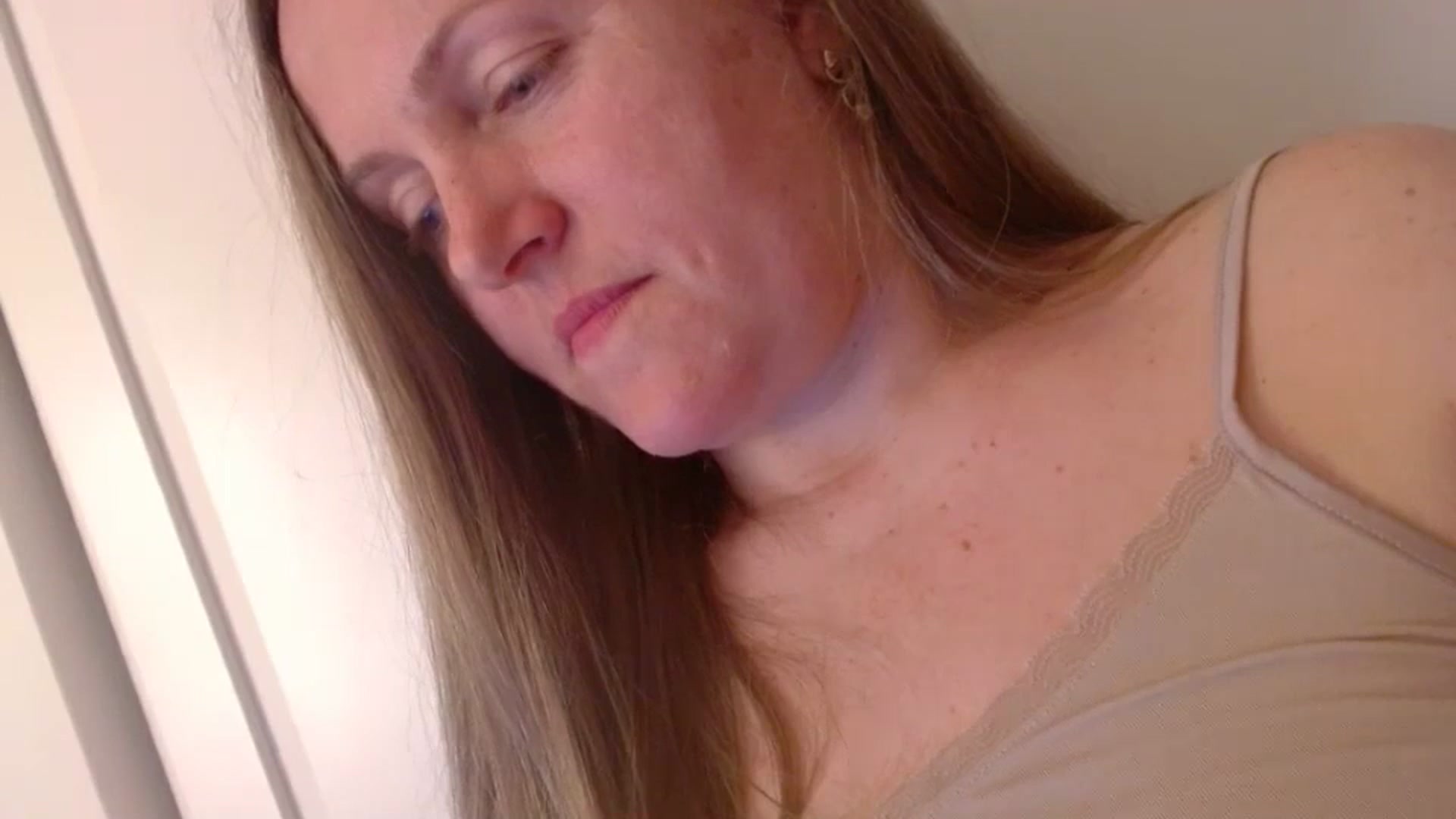 Gallery image thumbnail from JustLily's myfreecams stream on, 04/04/2025, 22:48 image 15 of 20